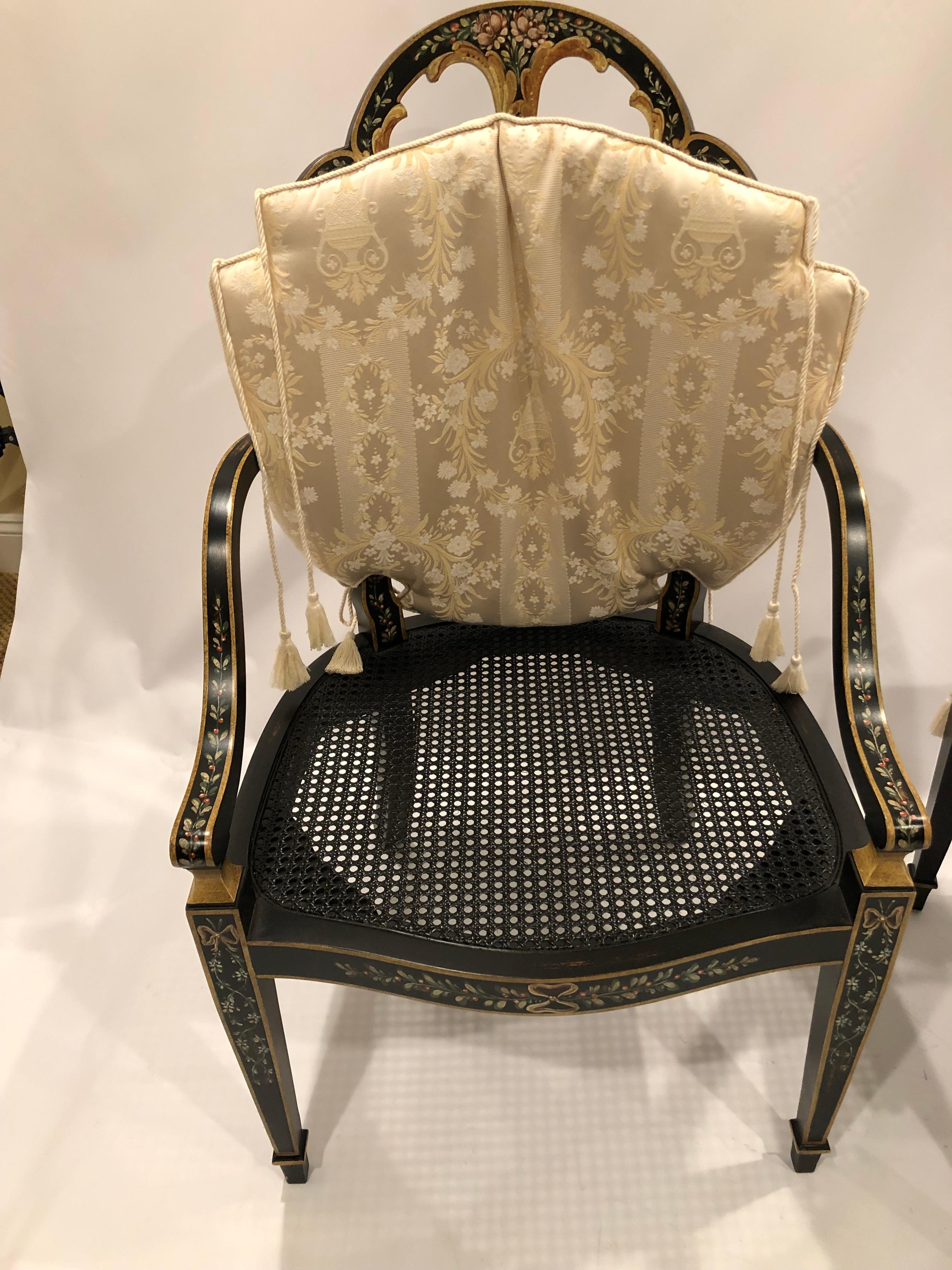 Superbe paire de fauteuils de style Adam peints à la main avec sièges cannés en vente 4
