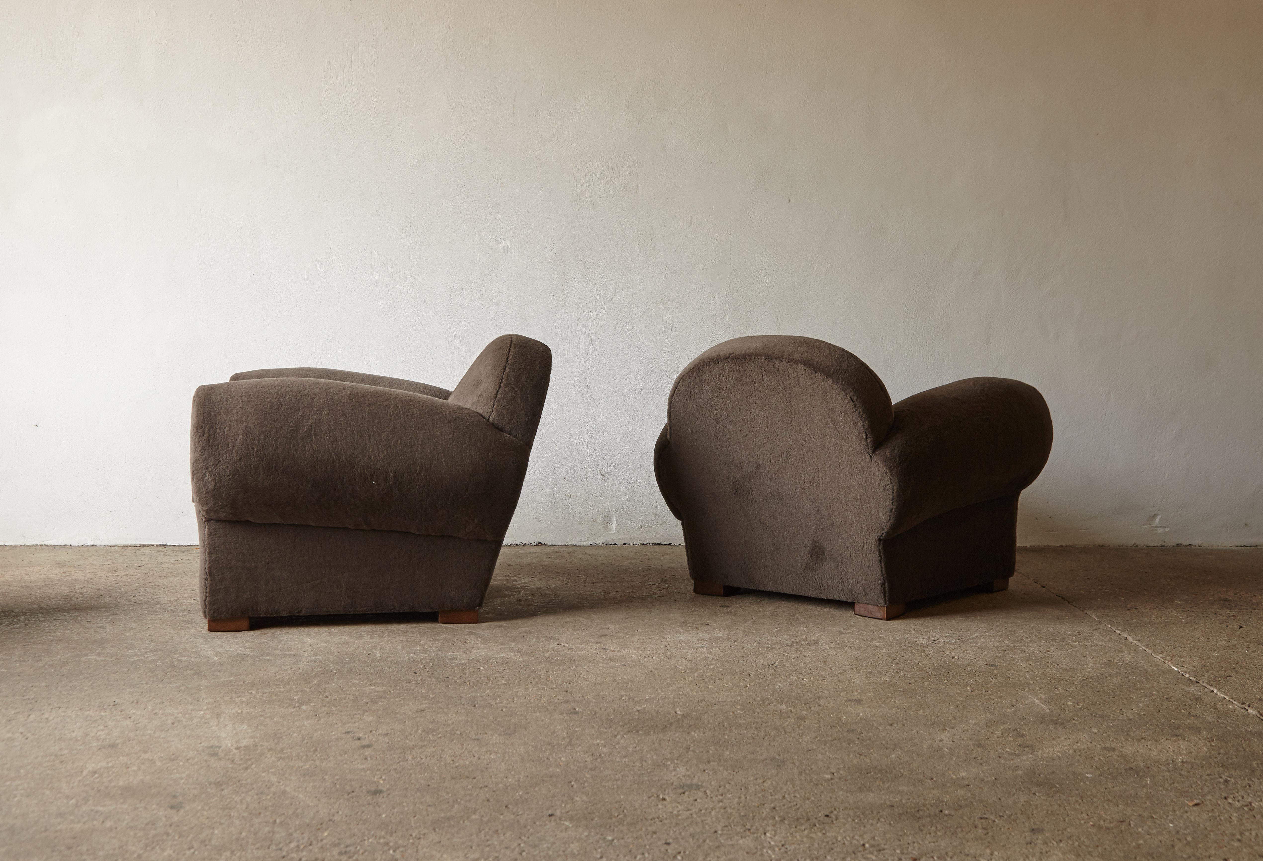 Britannique Superbe paire de fauteuils club, tapissés en pure alpaga en vente