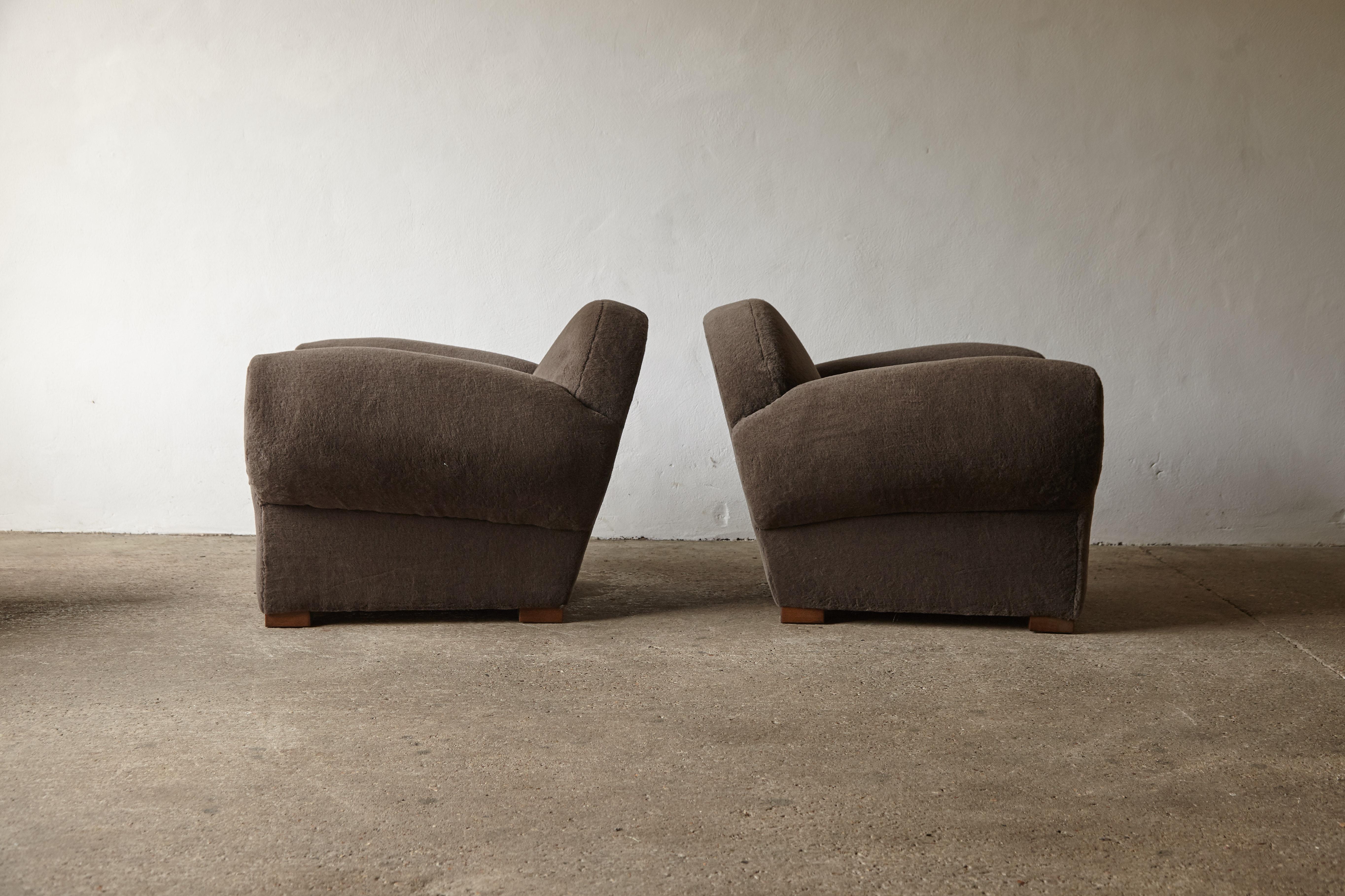 Superbe paire de fauteuils club, tapissés en pure alpaga Bon état - En vente à London, GB