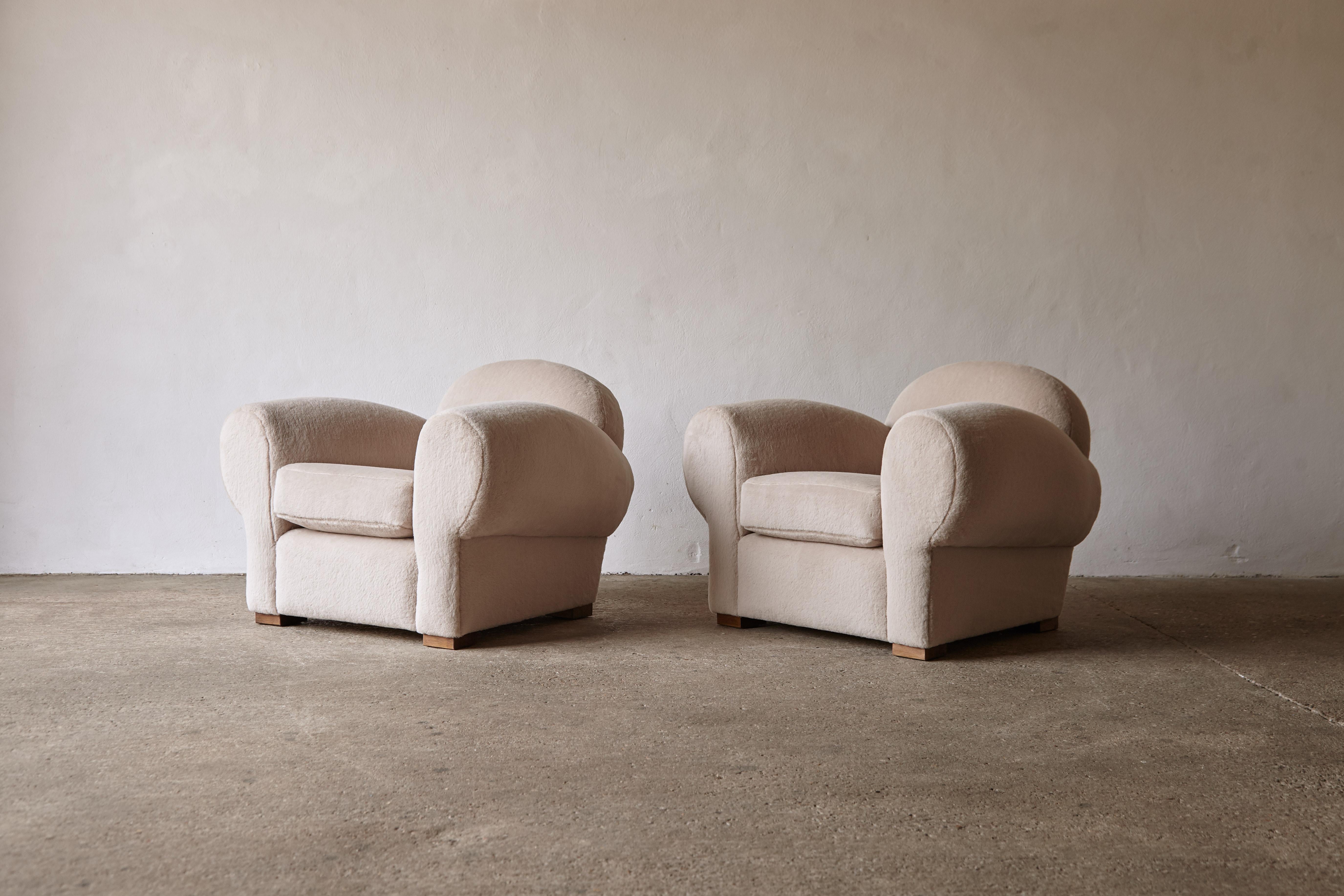 Britannique Superbe paire de fauteuils club, tapissés en pure alpaga en vente
