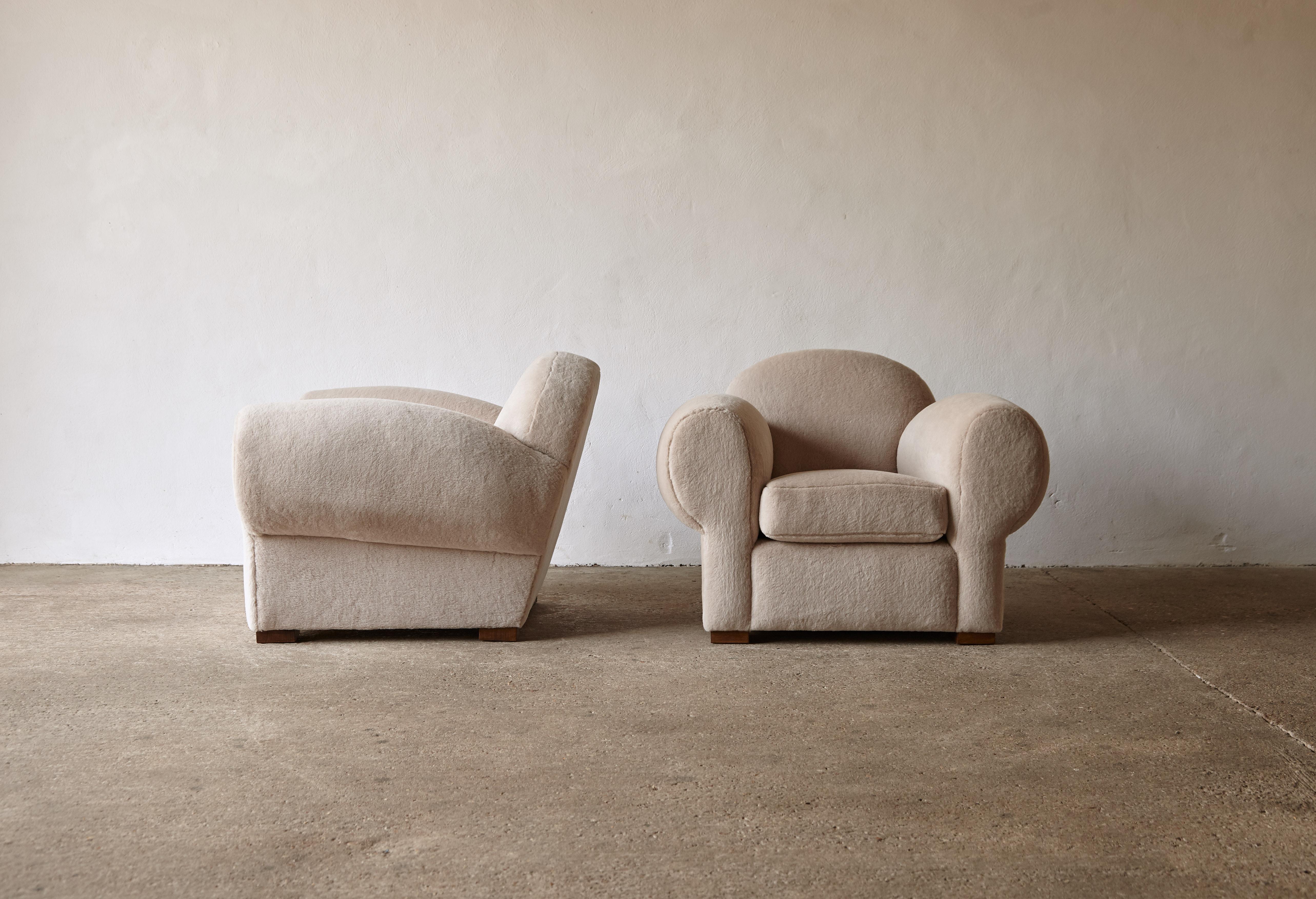 Superbe paire de fauteuils club, tapissés en pure alpaga Bon état - En vente à LEWES, GB