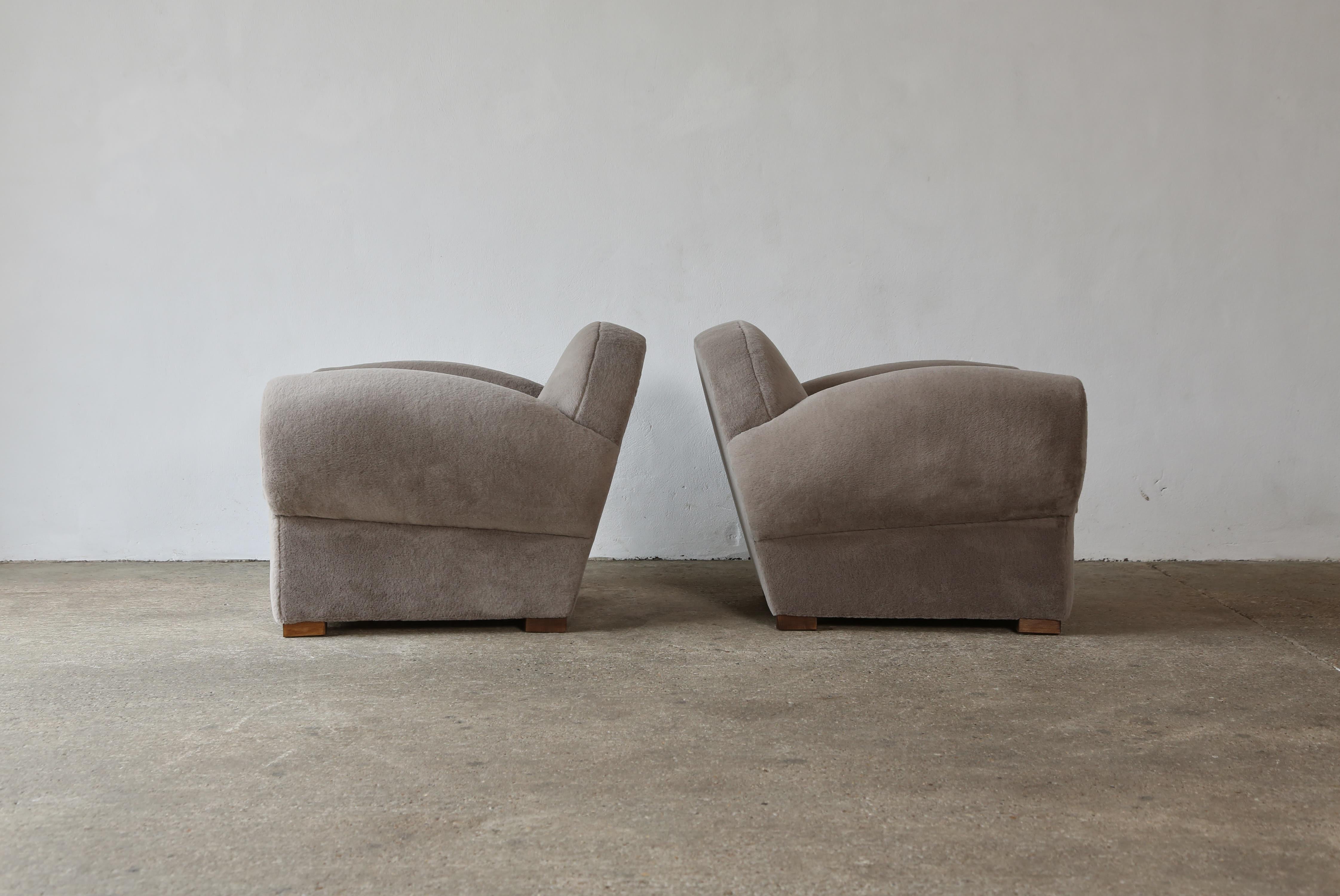 Contemporary Superb Pair of Club Chairs, Upholstered in Pure Alpaca For Sale