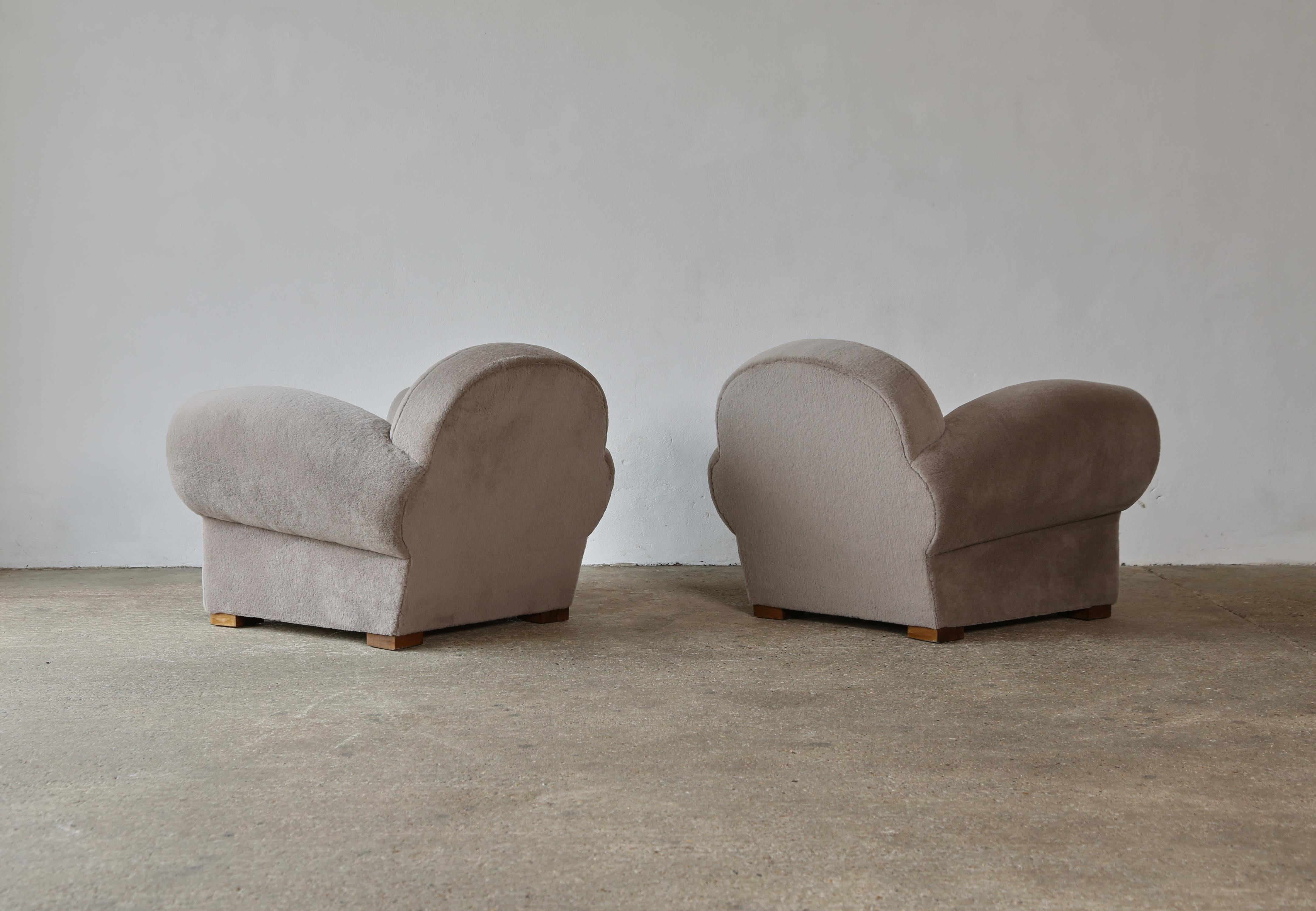 Superb Pair of Club Chairs, Upholstered in Pure Alpaca 1