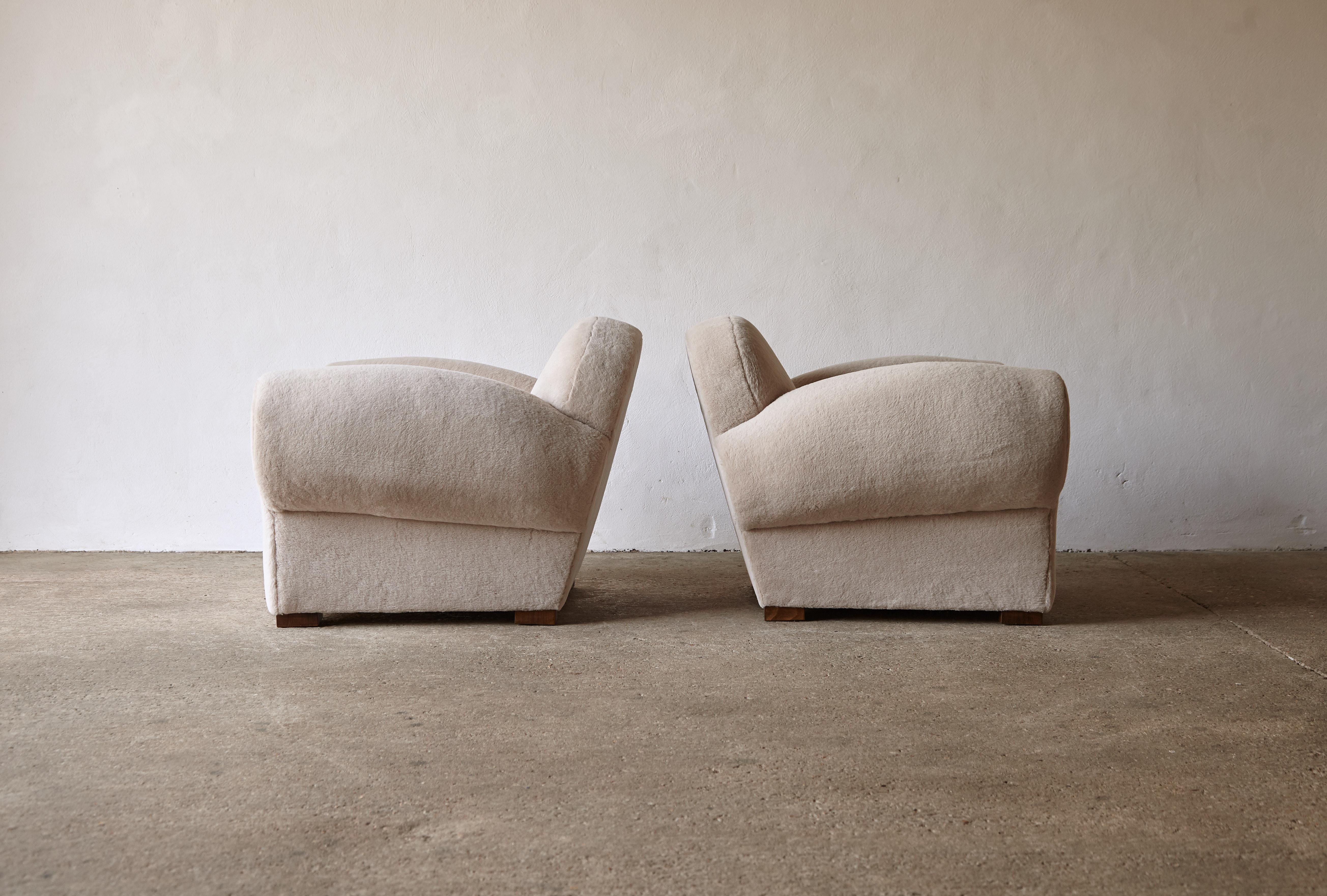 Alpaga Superbe paire de fauteuils club, tapissés en pure alpaga en vente
