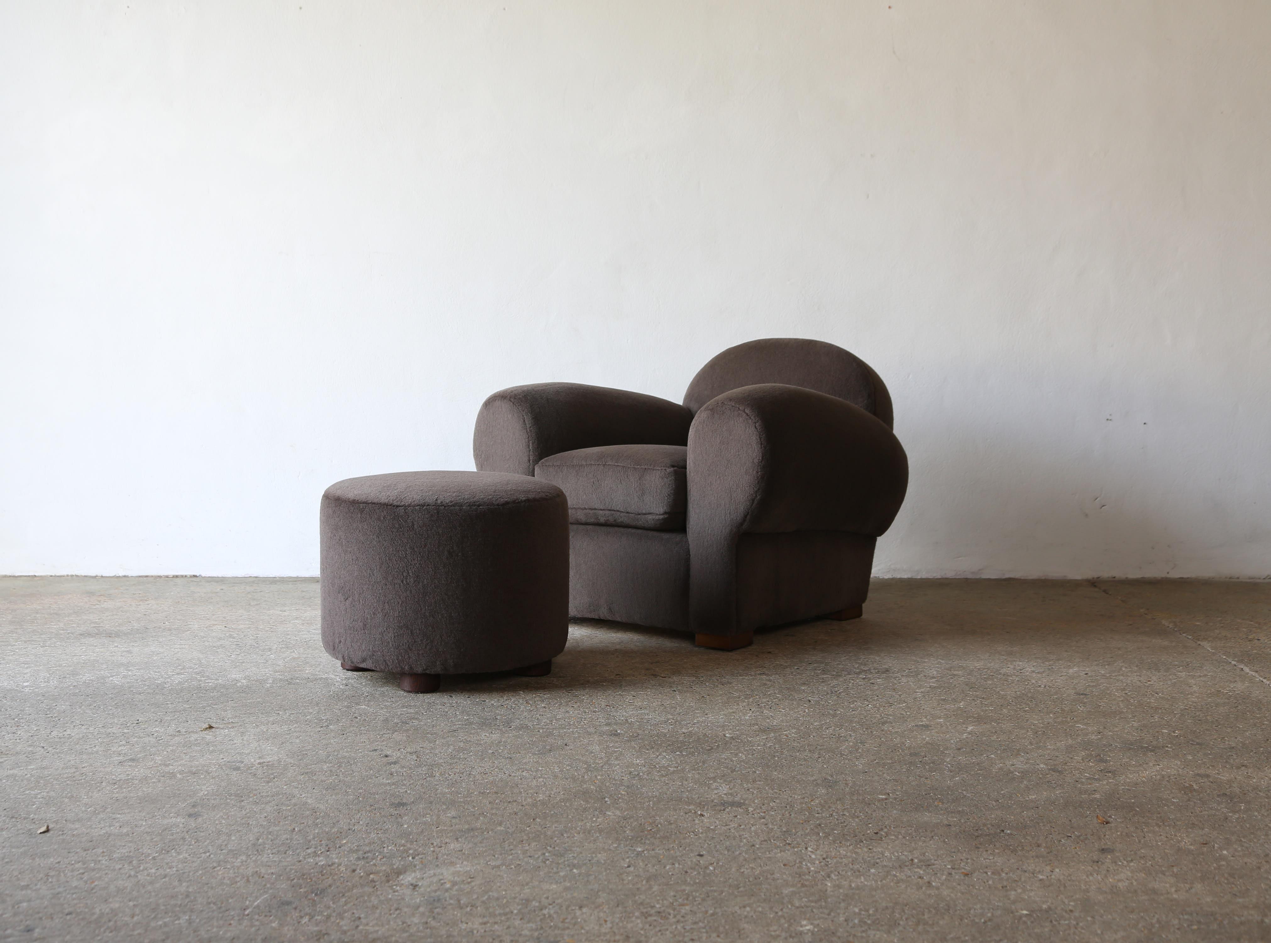 Superbe paire de fauteuils club avec repose-pieds, tapissés en alpaga pure en vente 7