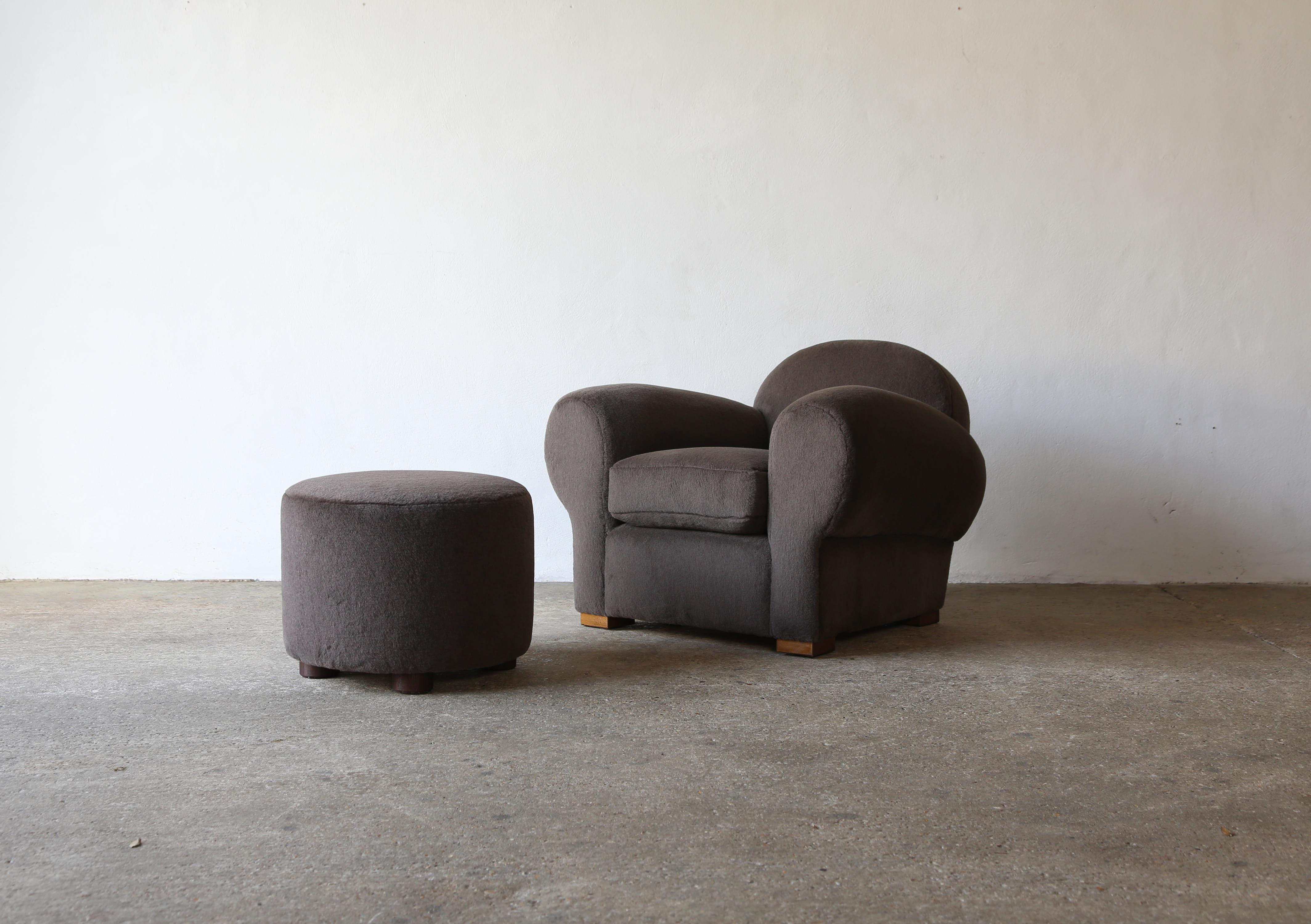 Superbe paire de fauteuils club avec repose-pieds, tapissés en alpaga pure en vente 8