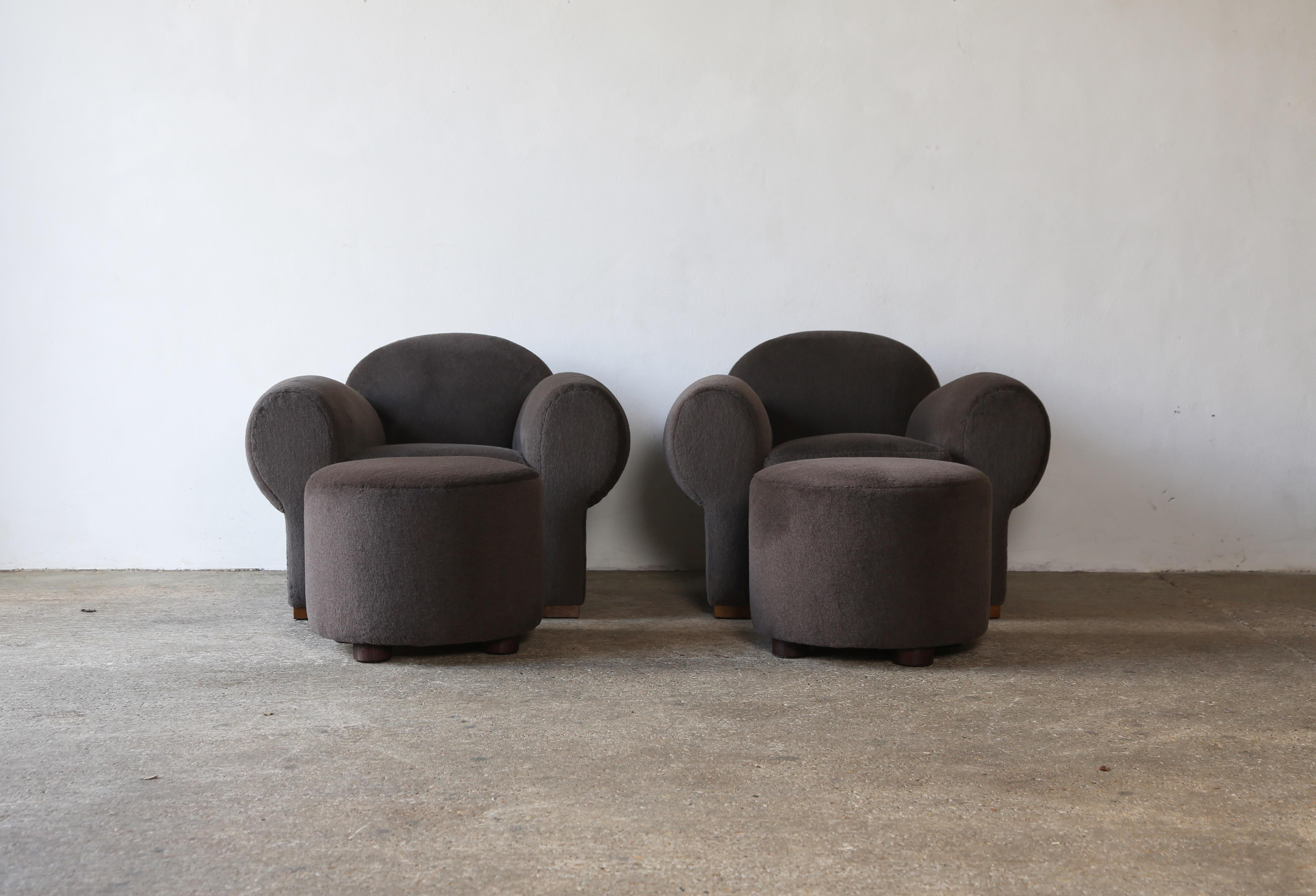 Art déco Superbe paire de fauteuils club avec repose-pieds, tapissés en alpaga pure en vente