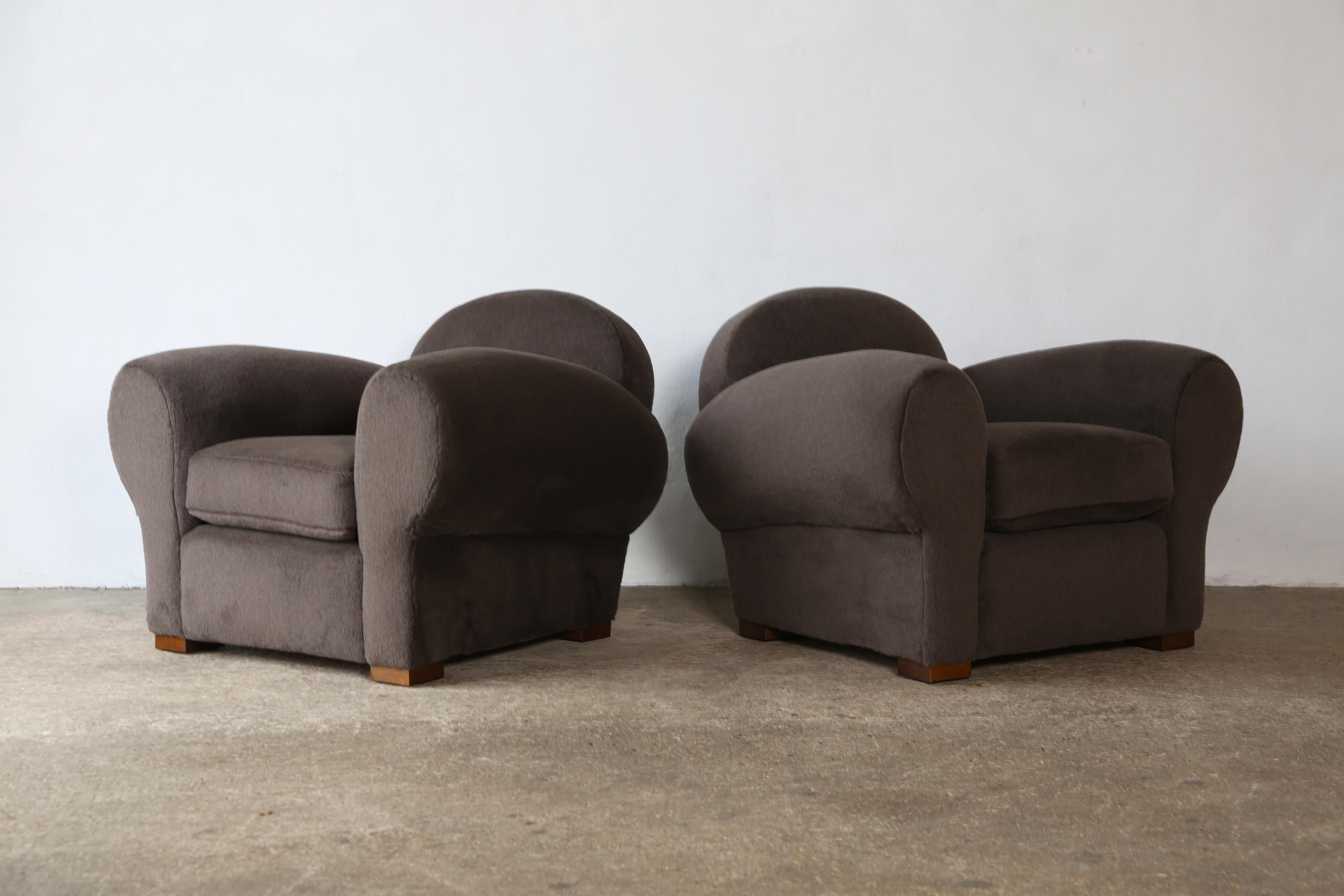 XXIe siècle et contemporain Superbe paire de fauteuils club avec repose-pieds, tapissés en alpaga pure en vente