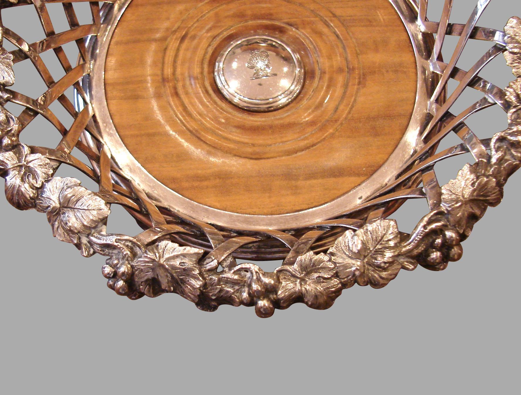 Superb Pair of Elkington & Company Silverplate and Walnut Decanter Coasters In Good Condition In San Francisco, CA