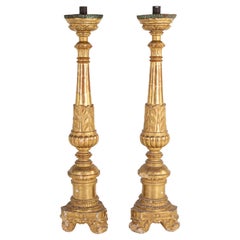 Ein hervorragendes Paar fein geschnitzter französischer Kerzenständer