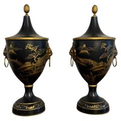 Hervorragendes Paar französischer handbemalter Toleware-Urnen aus Kastanienholz 