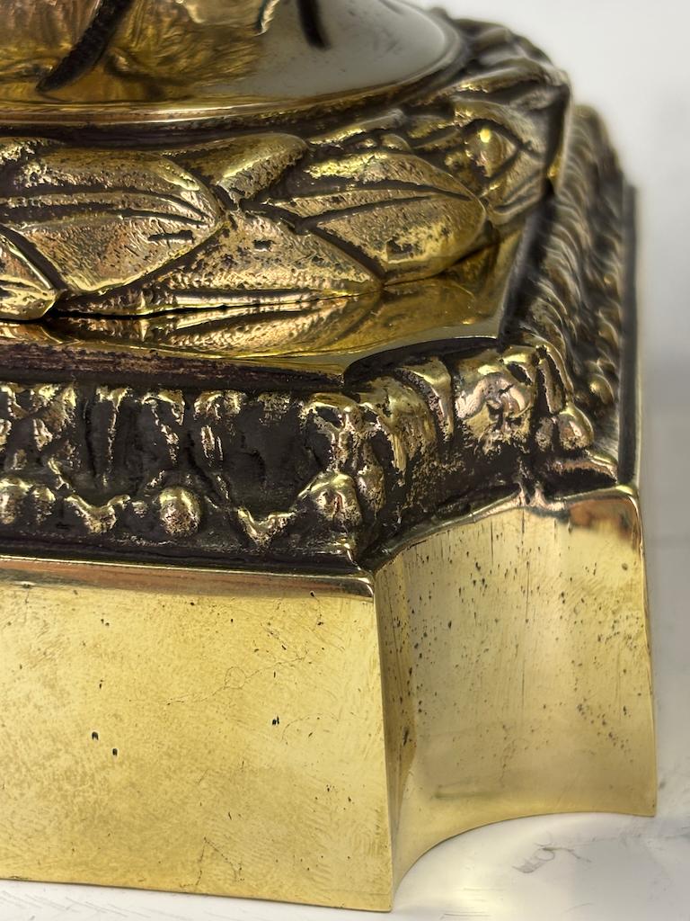 Magnífica Pareja de Urnas Francesas de Mármol y Ormolina de Finales del Siglo XIX Convertidas en Lámparas en venta 11