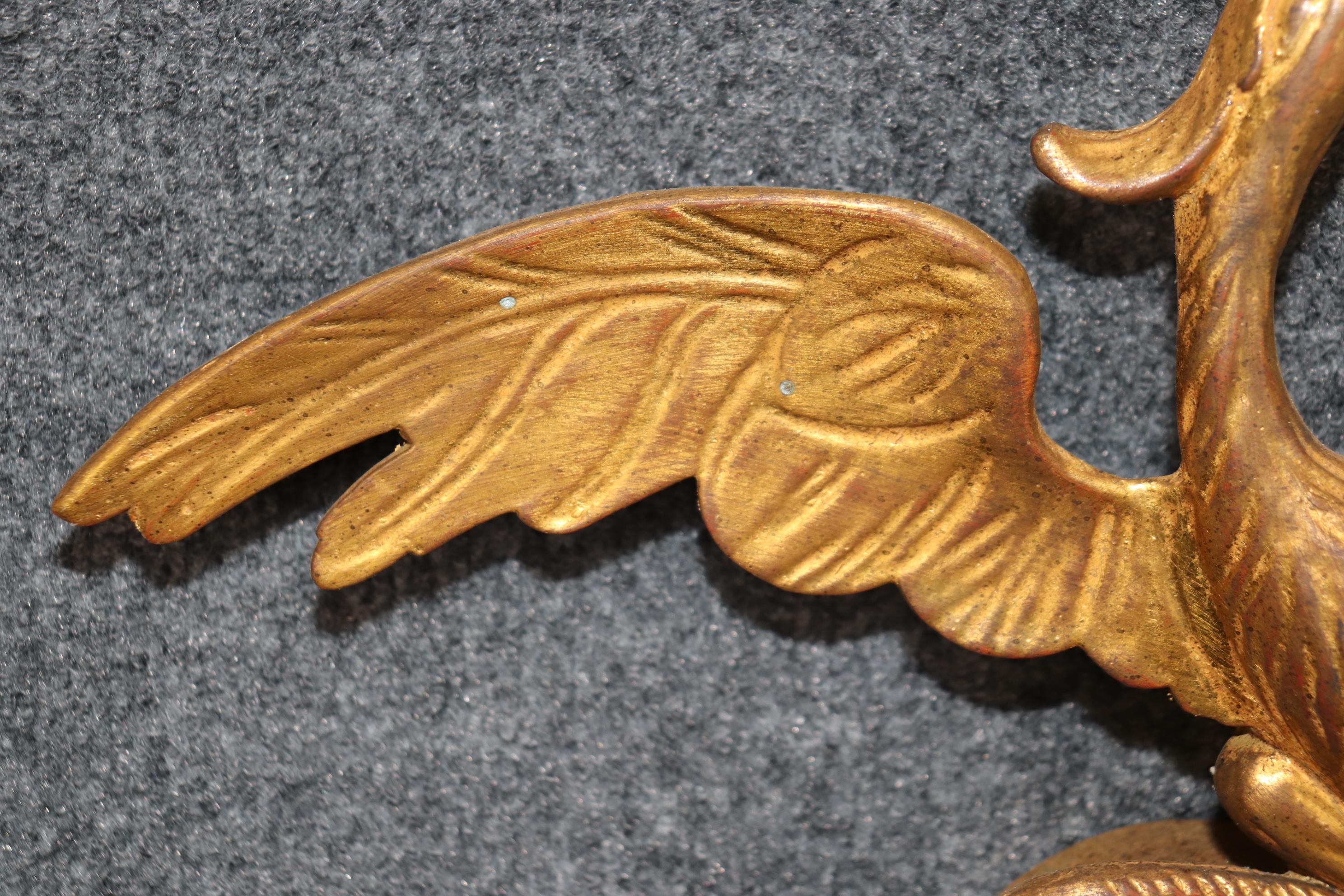 Magnífico par de espejos dorados Carver's Guild Phoenix Birds Left and Right Pair en venta 4