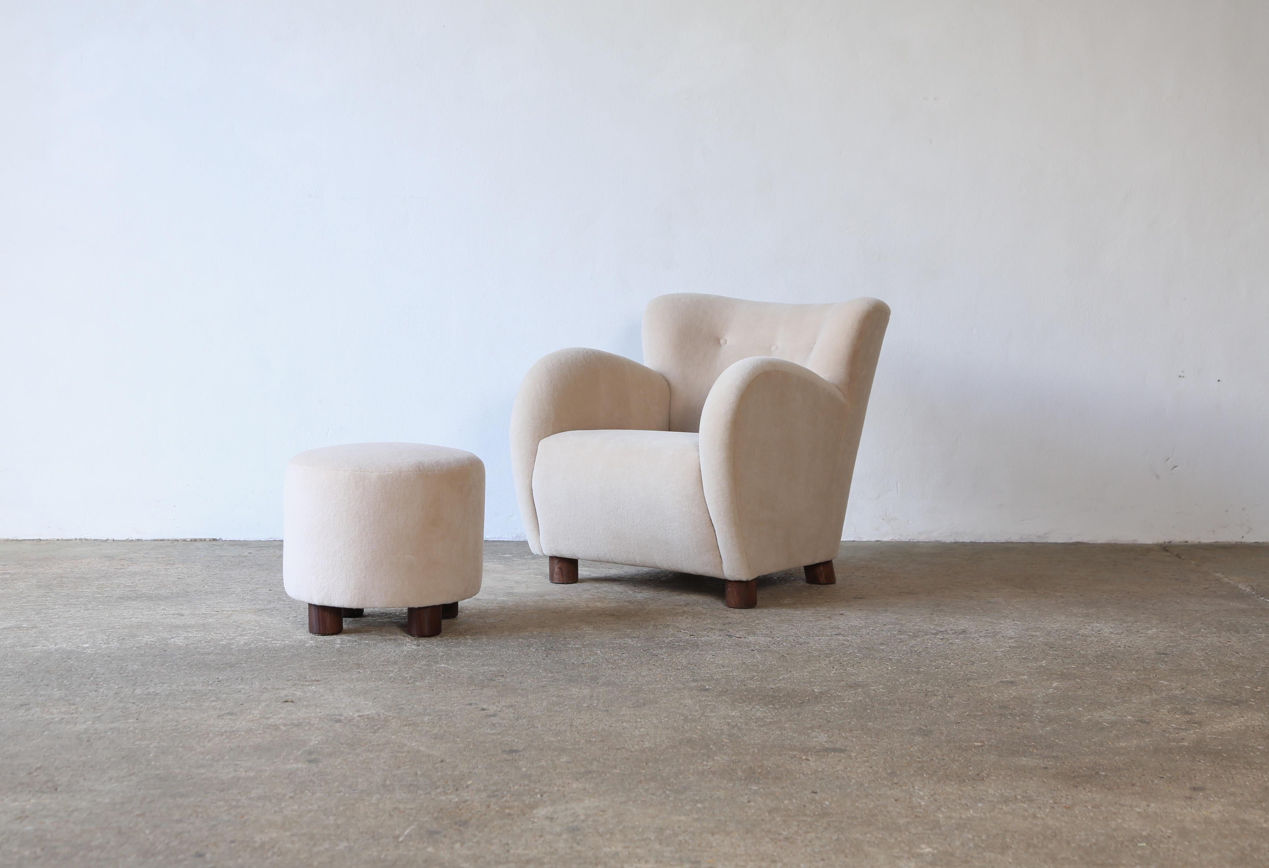 Alpaga Superbe paire de chaises longues et d'ottomans, nouvellement tapissées en pure alpaga en vente