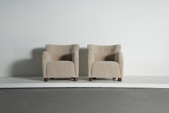 Superbe paire de fauteuils de salon, nouvellement tapissés en pure alpaga