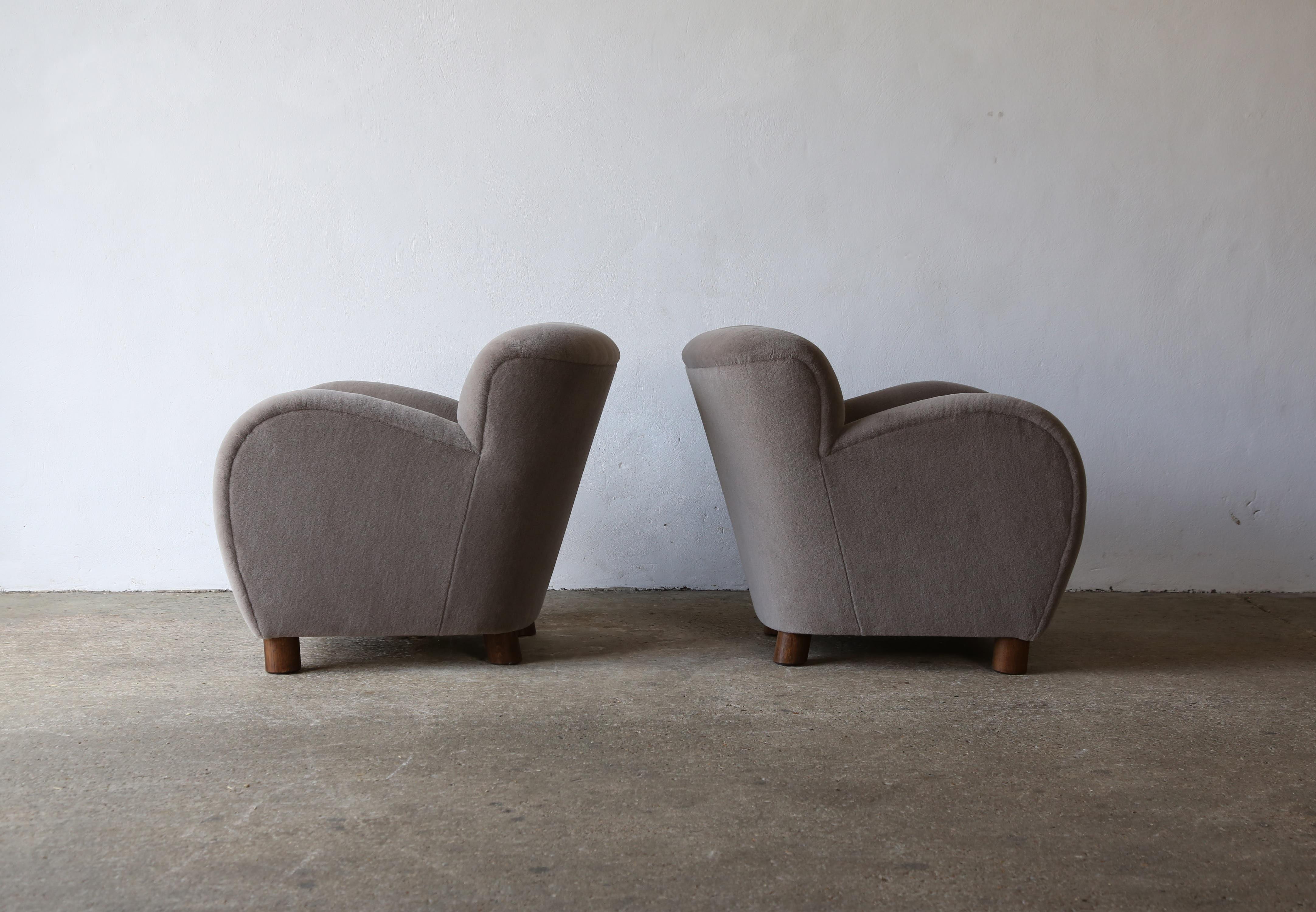 British Superb Pair of Lounge Chairs, Newly Upholstered in Pure Alpaca For Sale