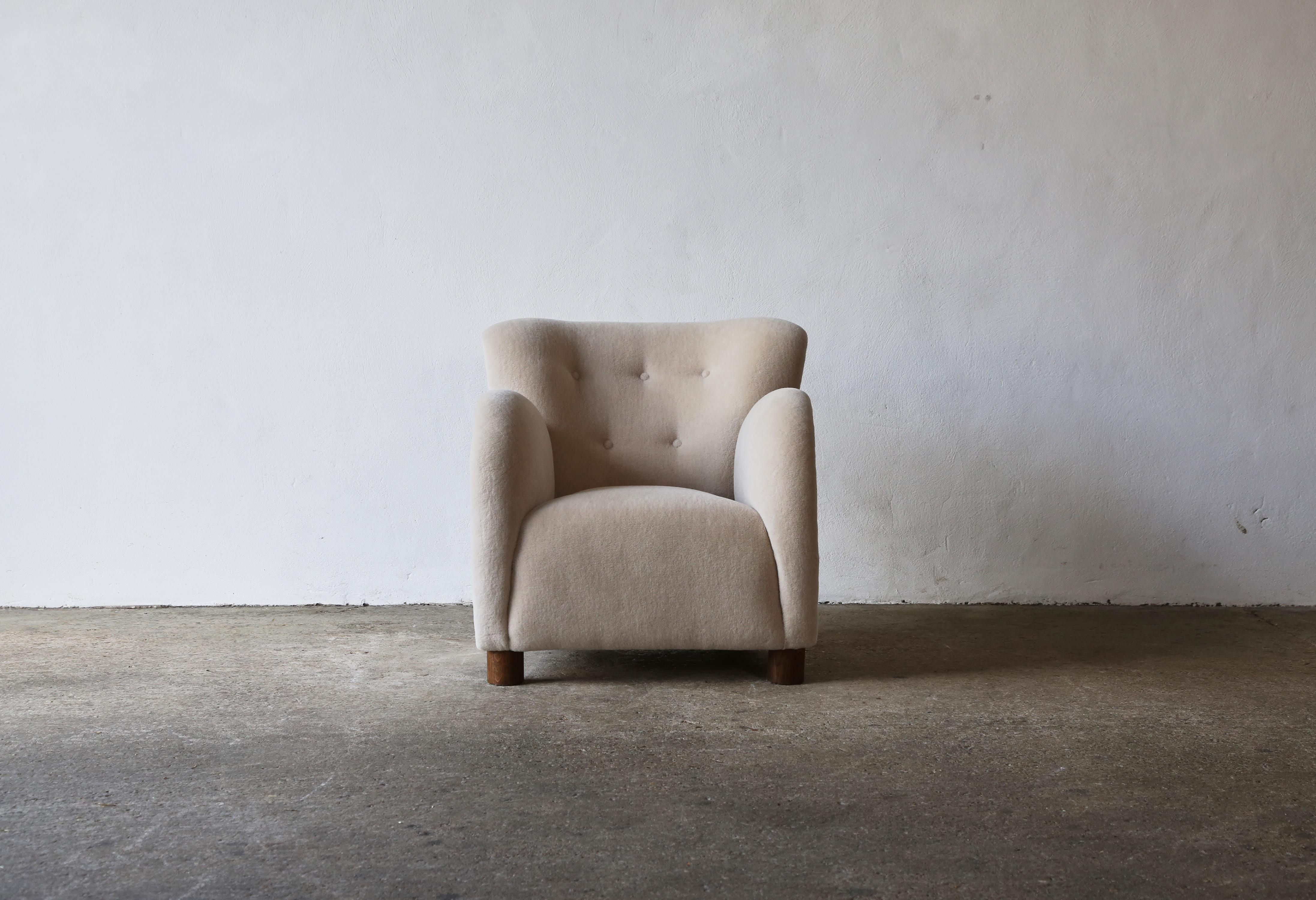 Alpaga Superbe paire de fauteuils de salon, nouvellement tapissés en pure alpaga en vente