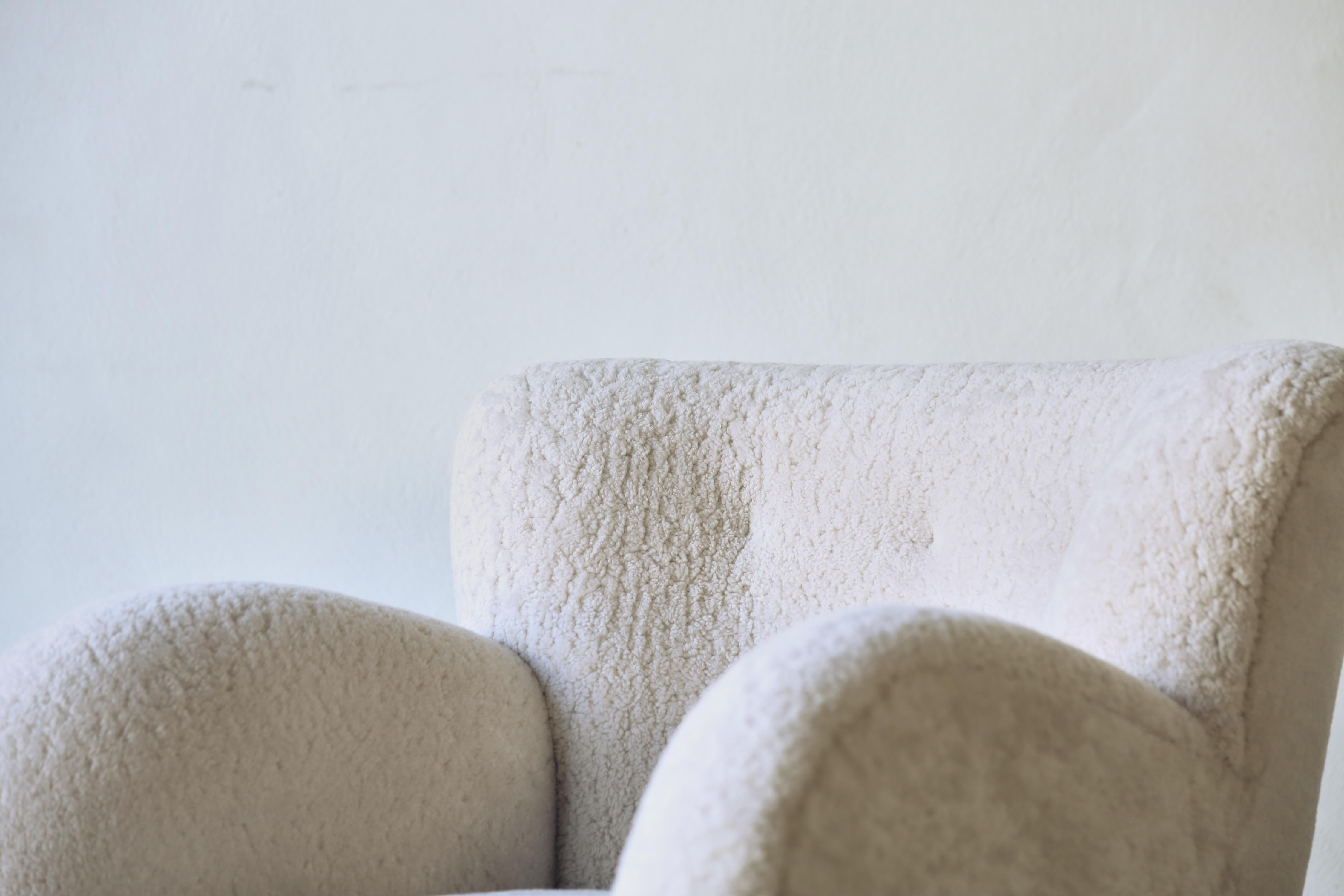 Superb Pair of Lounge Chairs, Upholstered in Natural Sheepskin For Sale 4