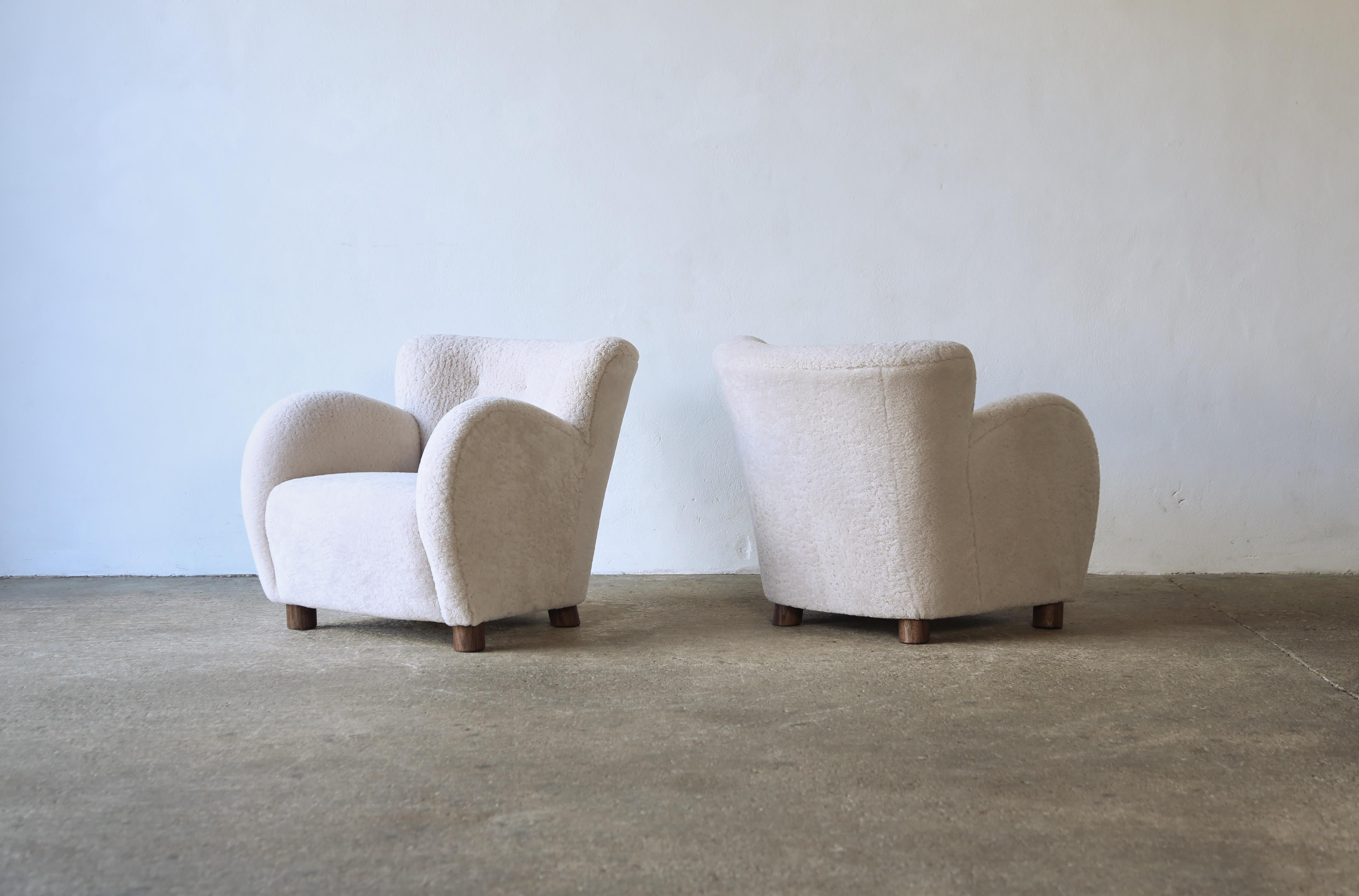 Superb Pair of Lounge Chairs, Upholstered in Natural Sheepskin For Sale 4