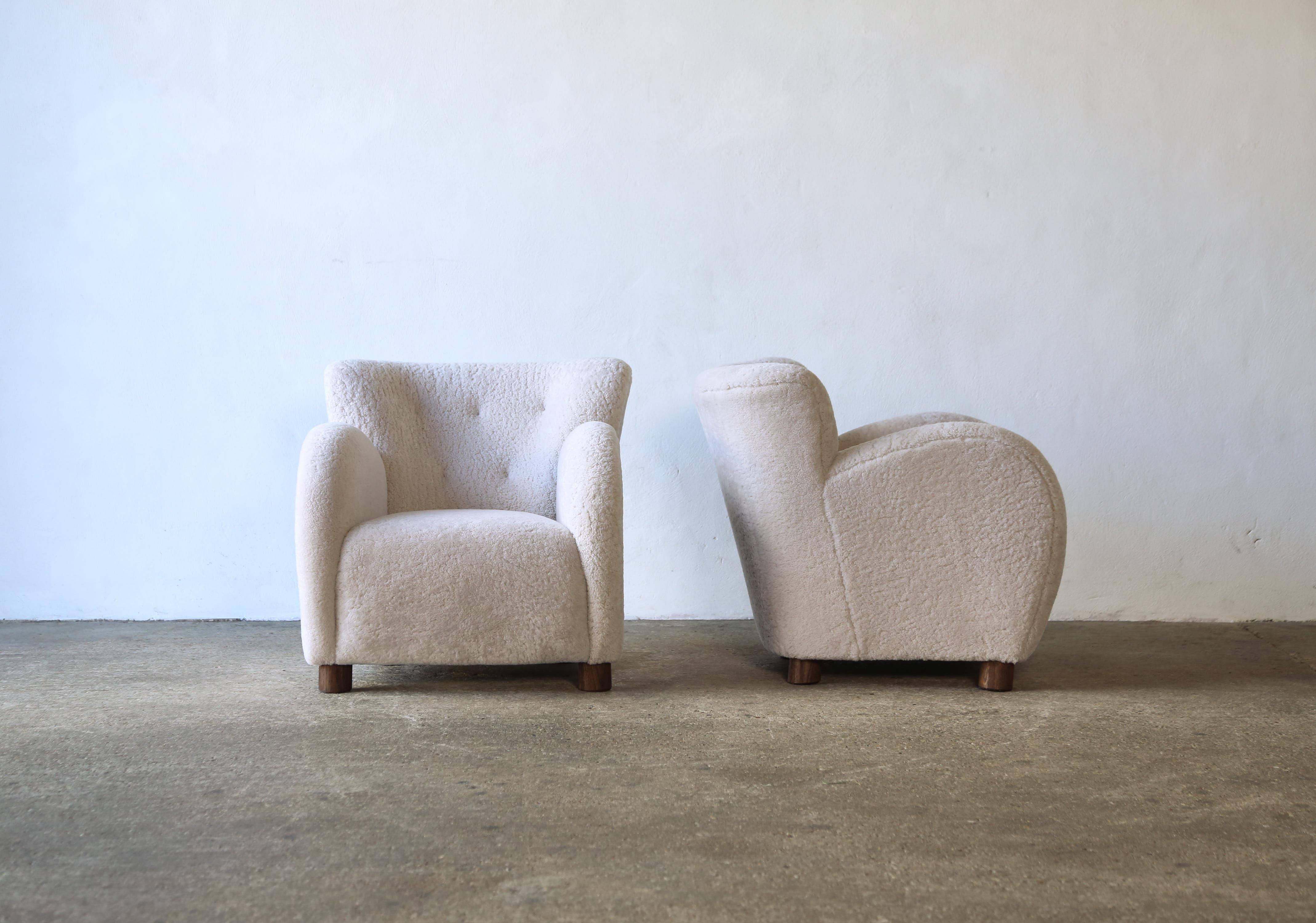 Superb Pair of Lounge Chairs, Upholstered in Natural Sheepskin For Sale 5