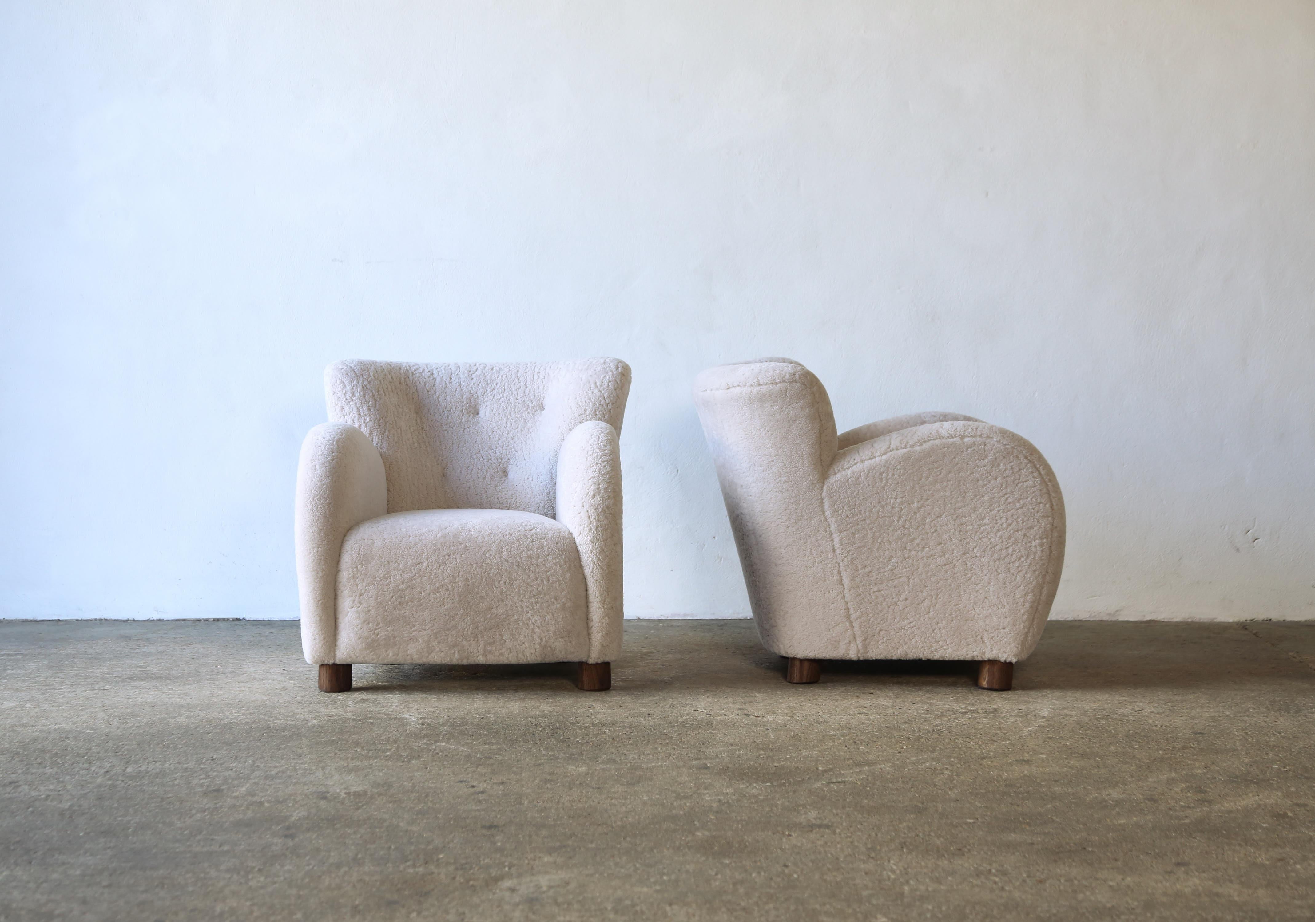 Superb Pair of Lounge Chairs, Upholstered in Natural Sheepskin For Sale 6