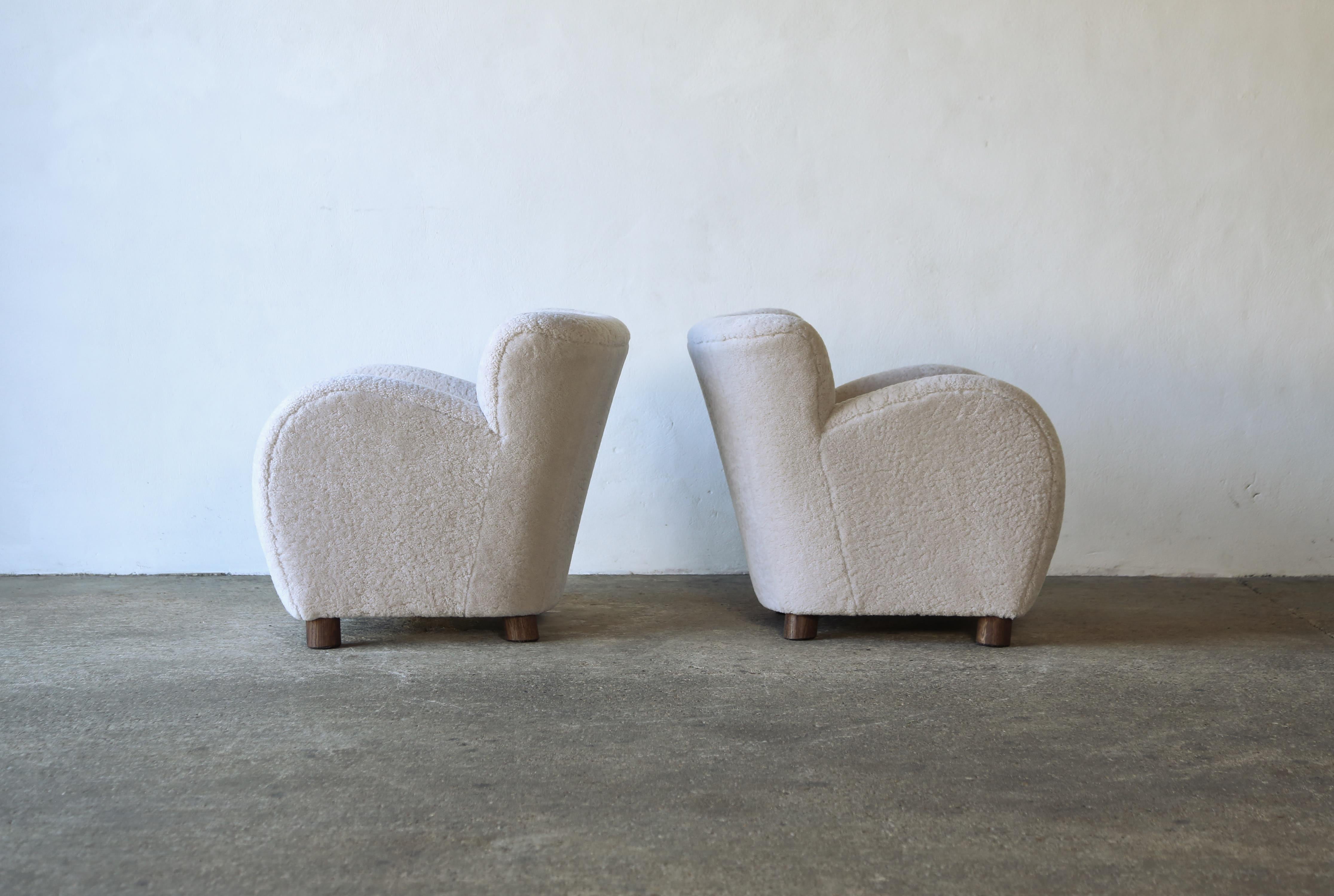 Superb Pair of Lounge Chairs, Upholstered in Natural Sheepskin For Sale 7