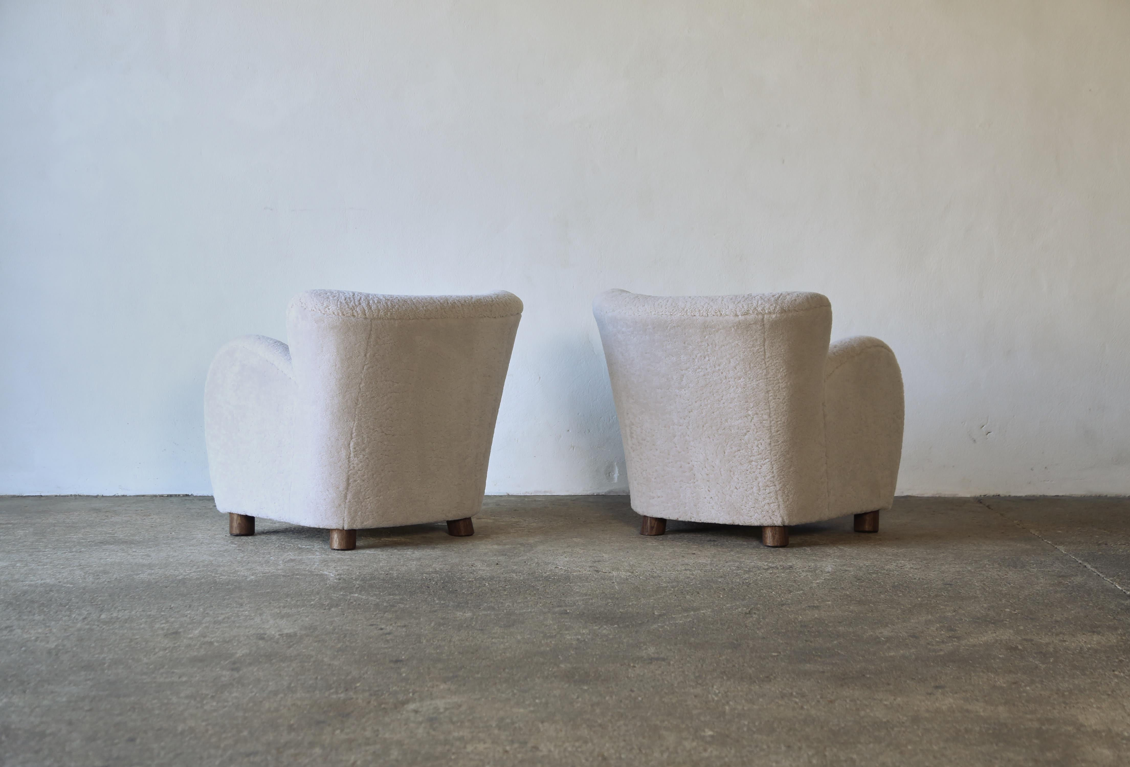 Superb Pair of Lounge Chairs, Upholstered in Natural Sheepskin For Sale 9
