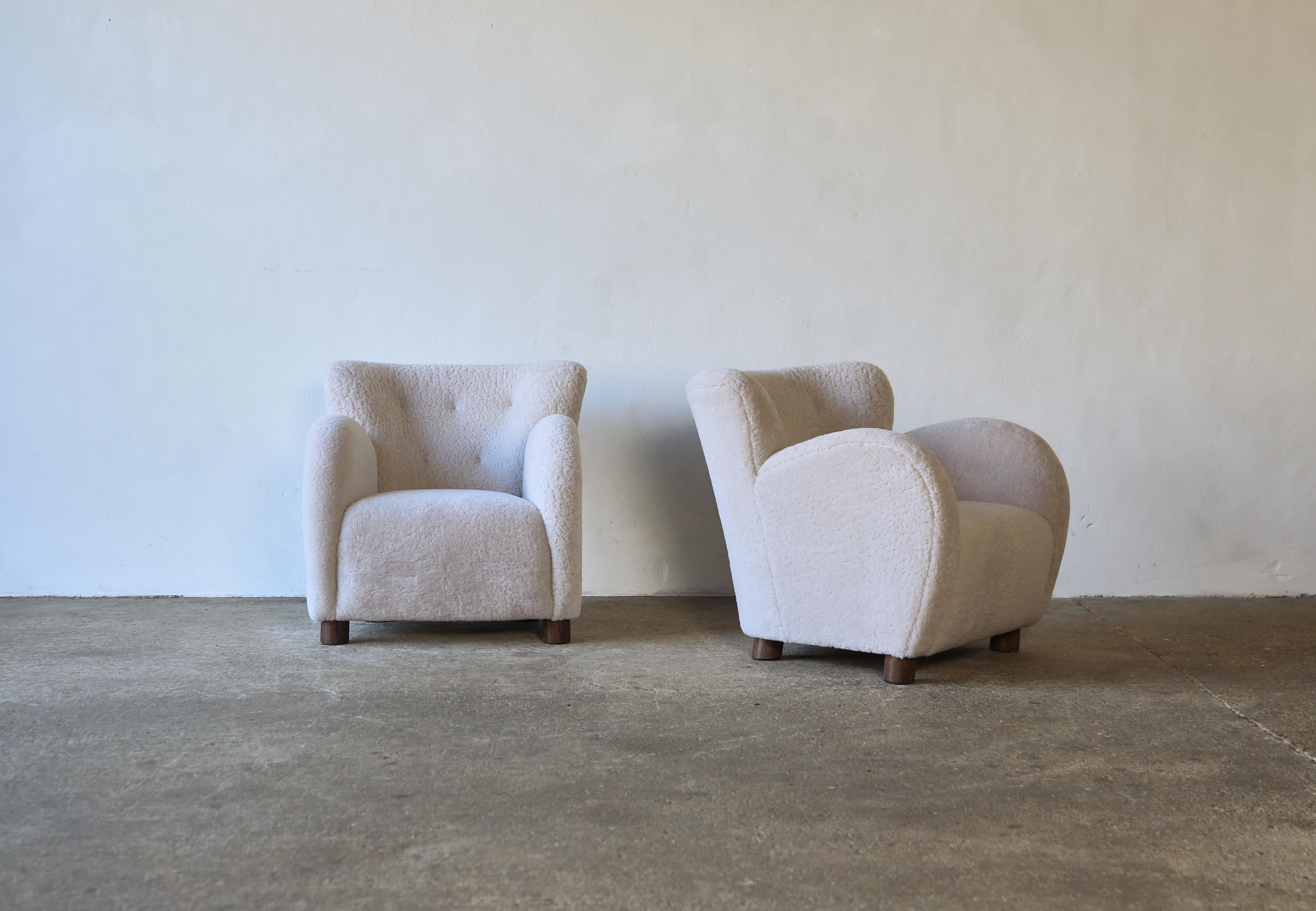 Superb Pair of Lounge Chairs, Upholstered in Natural Sheepskin For Sale 13