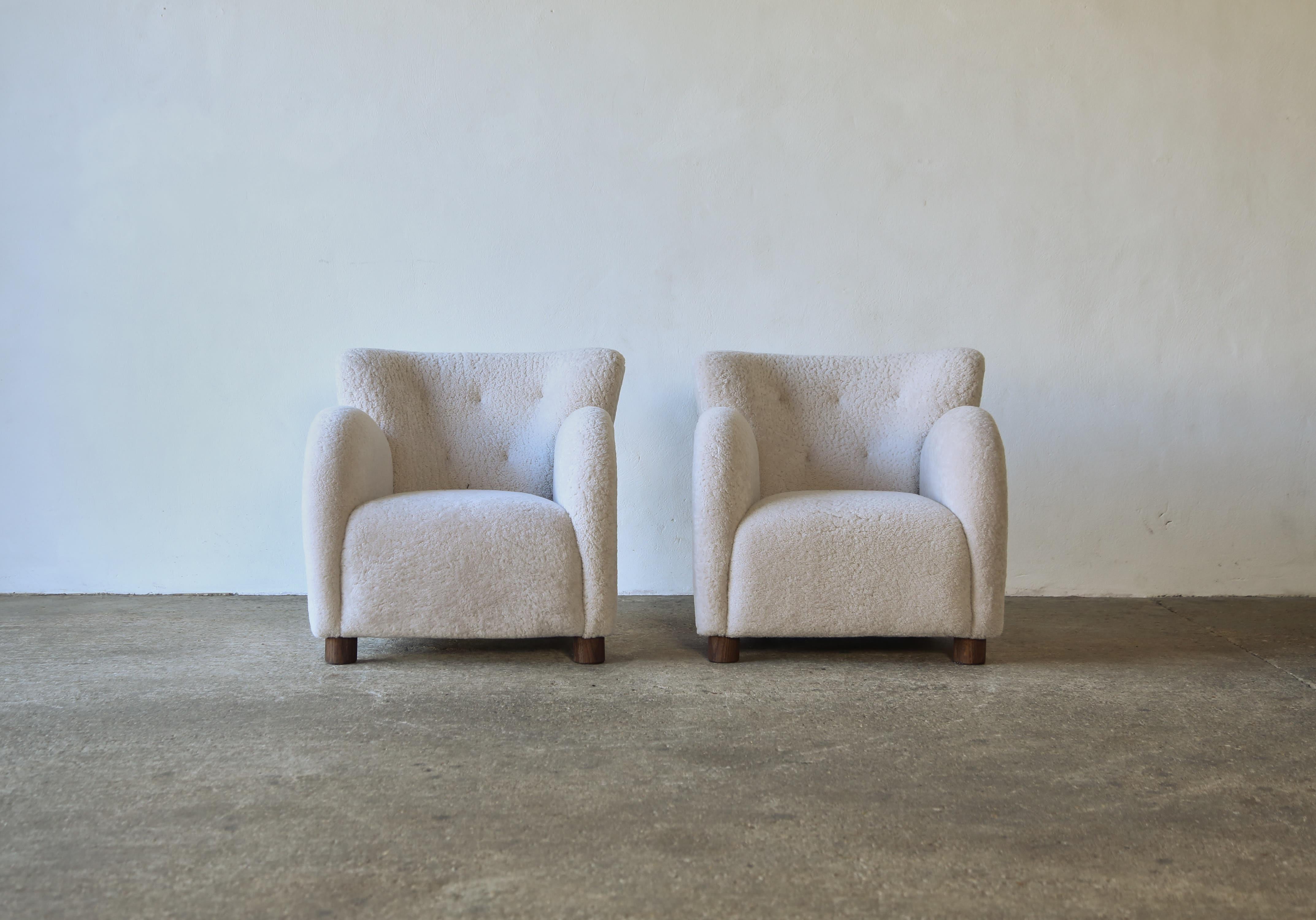 Superb Pair of Lounge Chairs, Upholstered in Natural Sheepskin For Sale 14