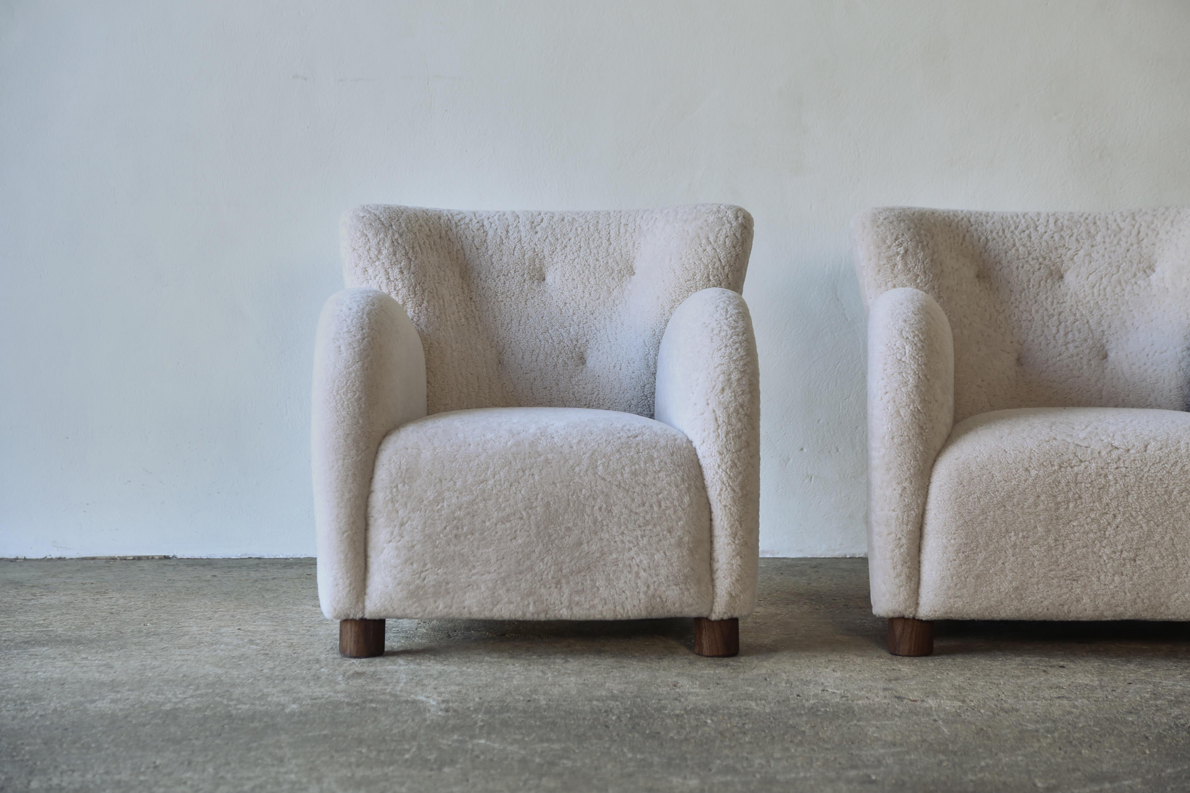 British Superb Pair of Lounge Chairs, Upholstered in Natural Sheepskin For Sale