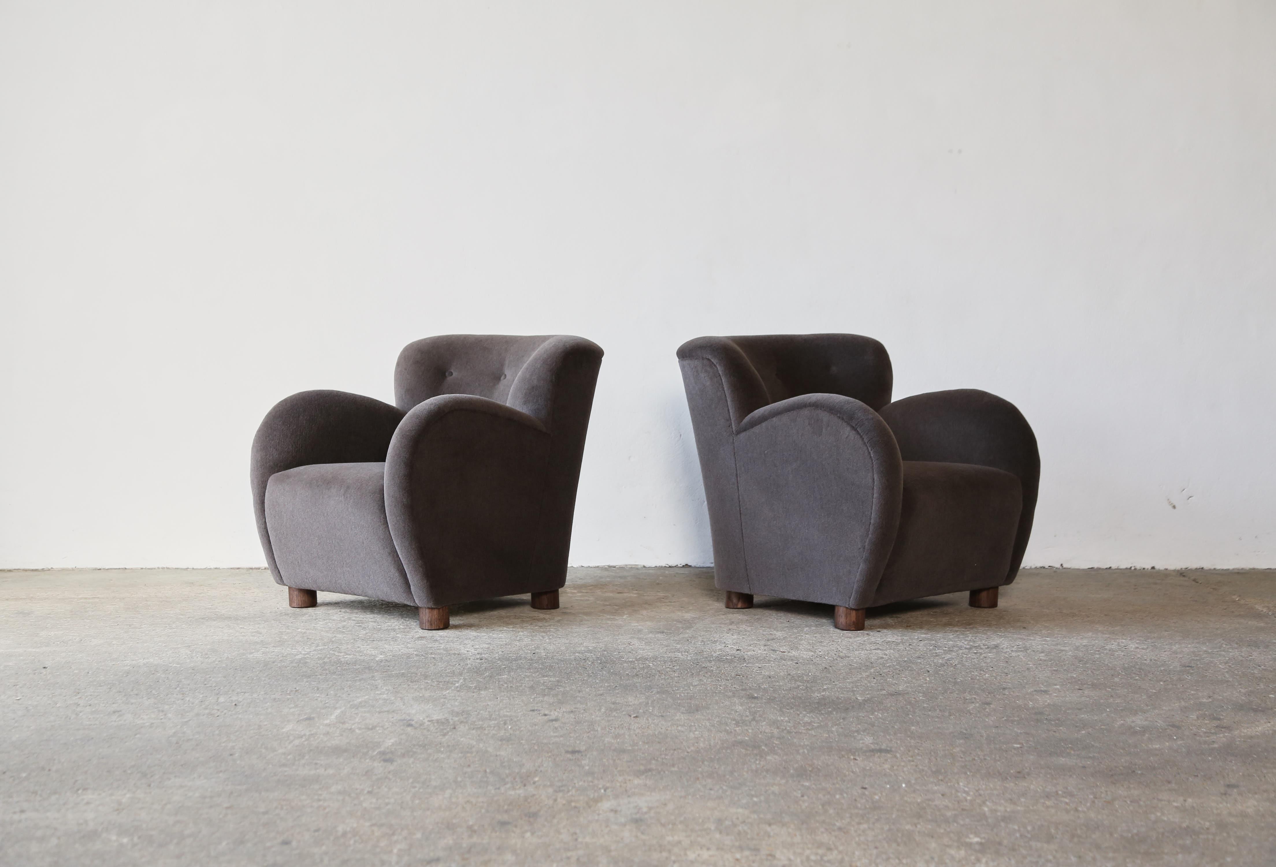 Britannique Superbe paire de fauteuils de salon, tapissés en pure alpaga en vente
