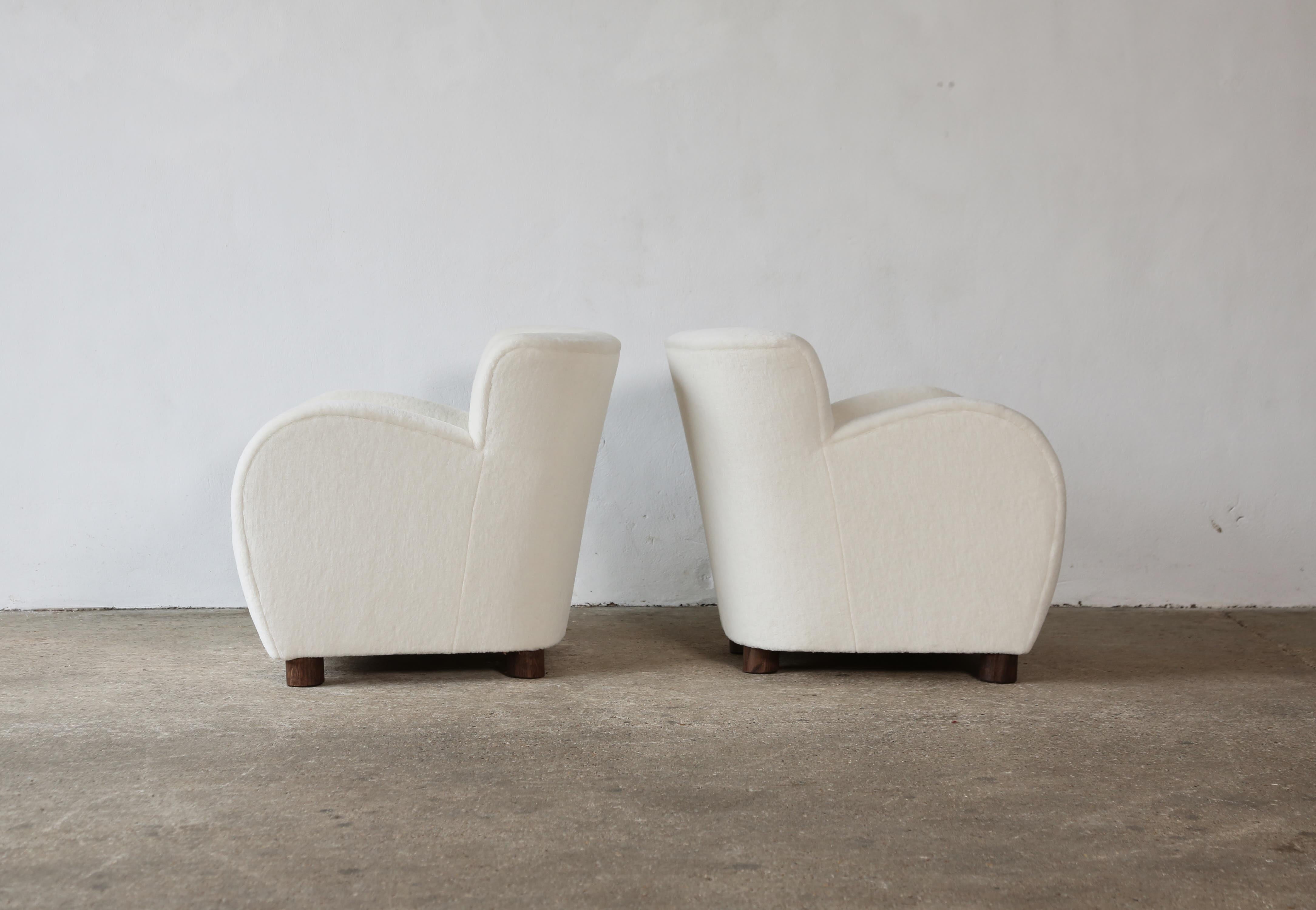 Contemporary Superb Pair of Lounge Chairs, Upholstered in Pure Alpaca For Sale