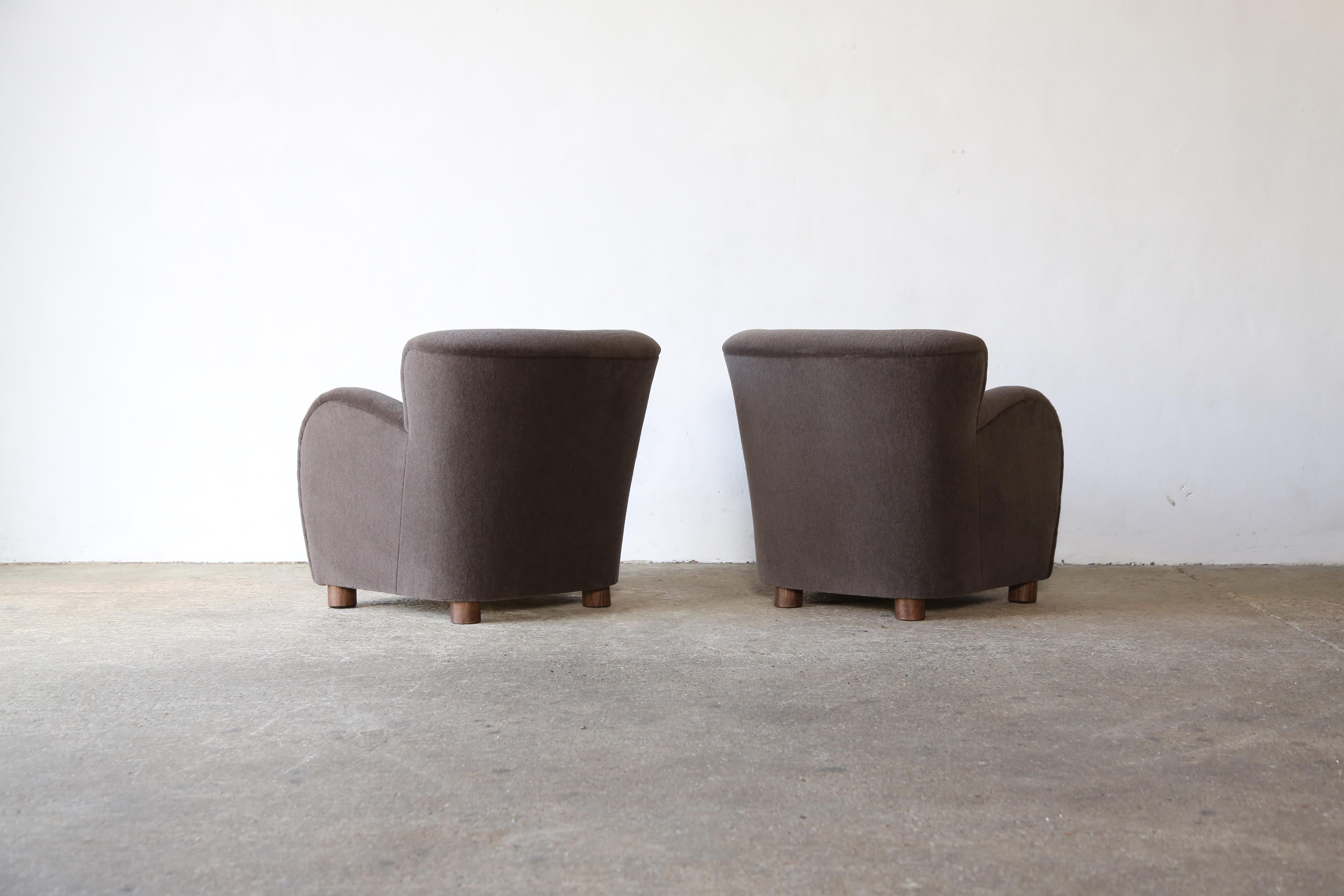 Contemporary Superb Pair of Lounge Chairs, Upholstered in Pure Alpaca For Sale