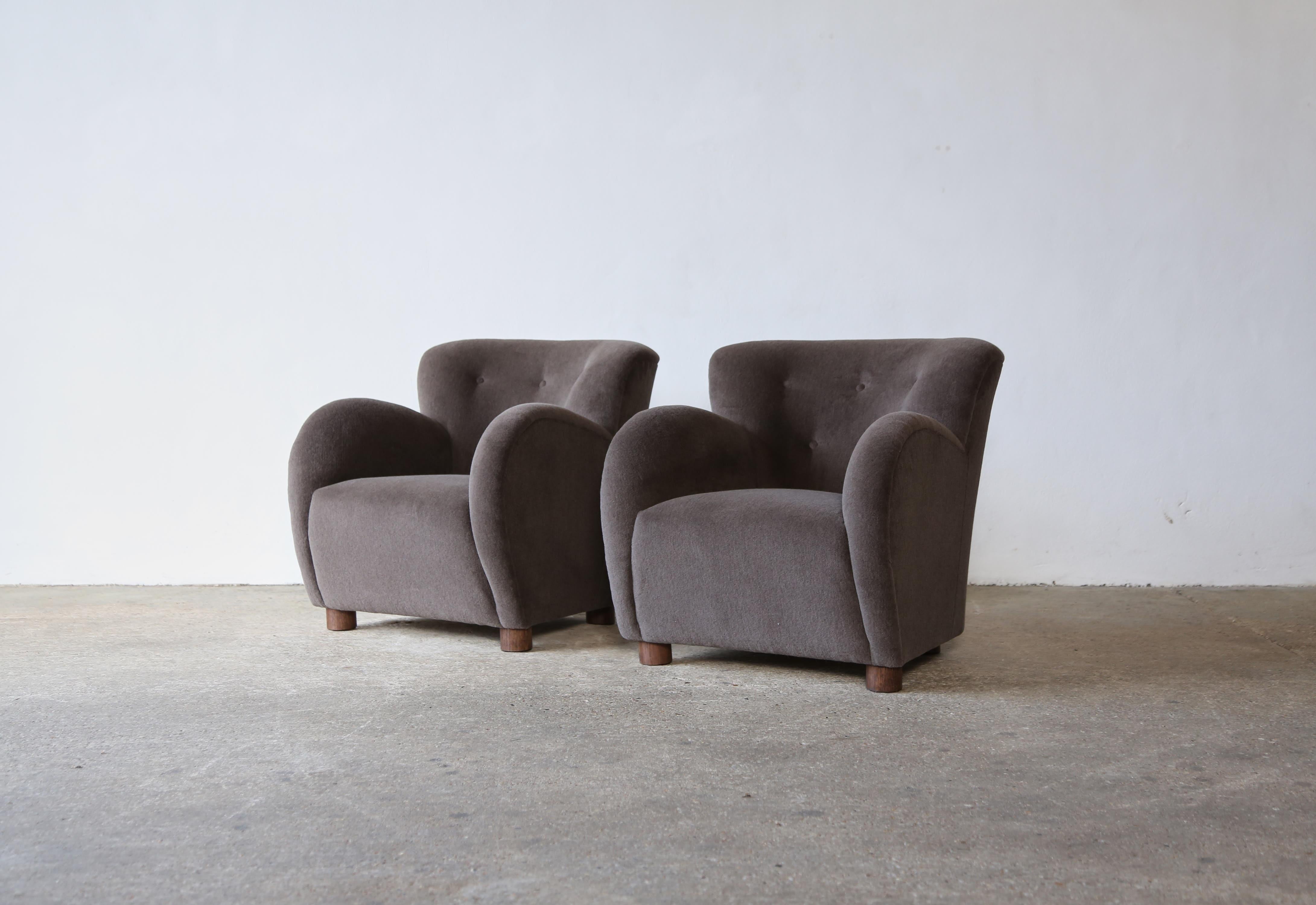 Superb Pair of Lounge Chairs, Upholstered in Pure Alpaca 3