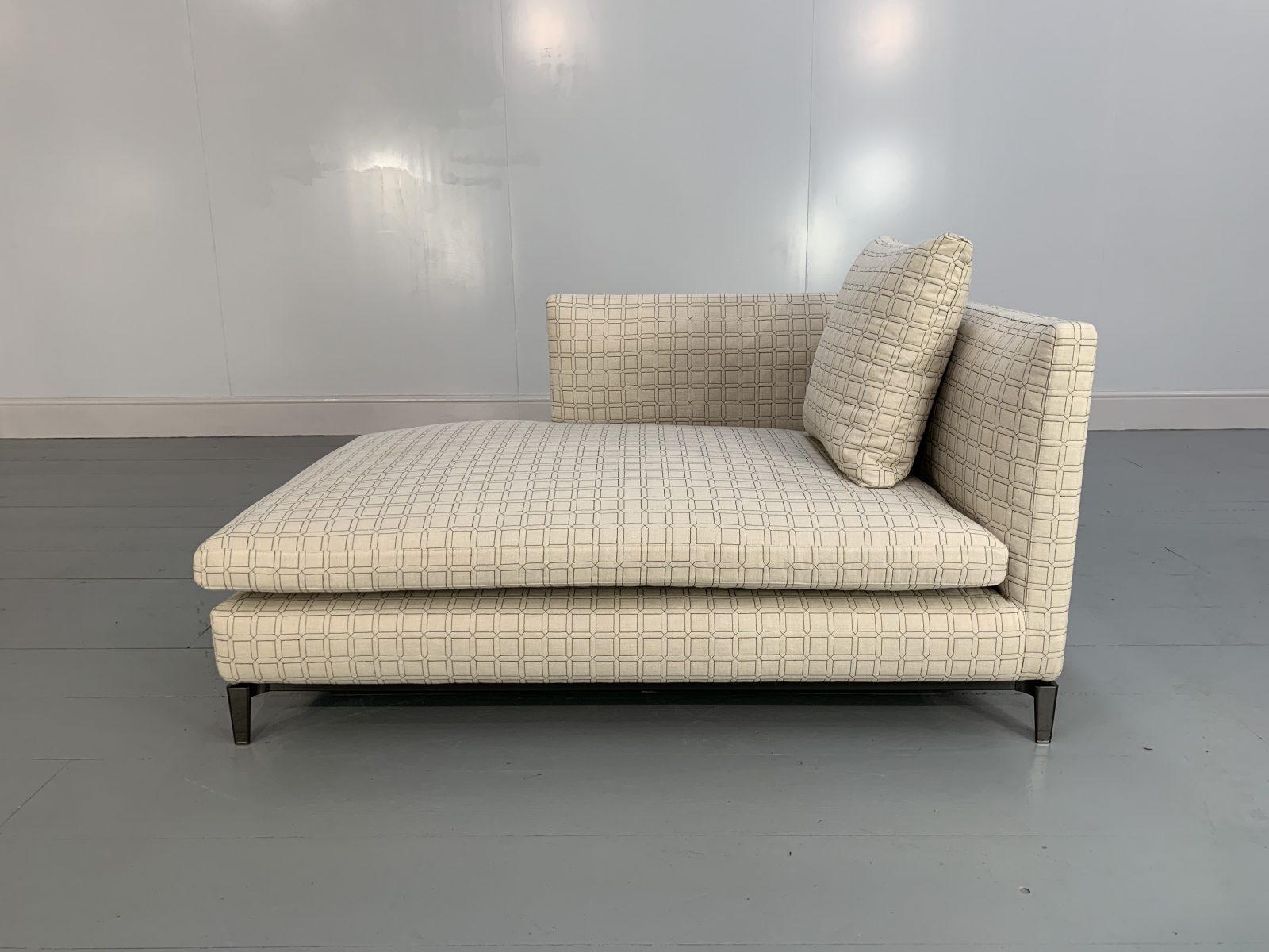 Superb Pair of Minotti “Andersen” Chaise Sofas Daybed in Geometric Linen Fabric For Sale 7