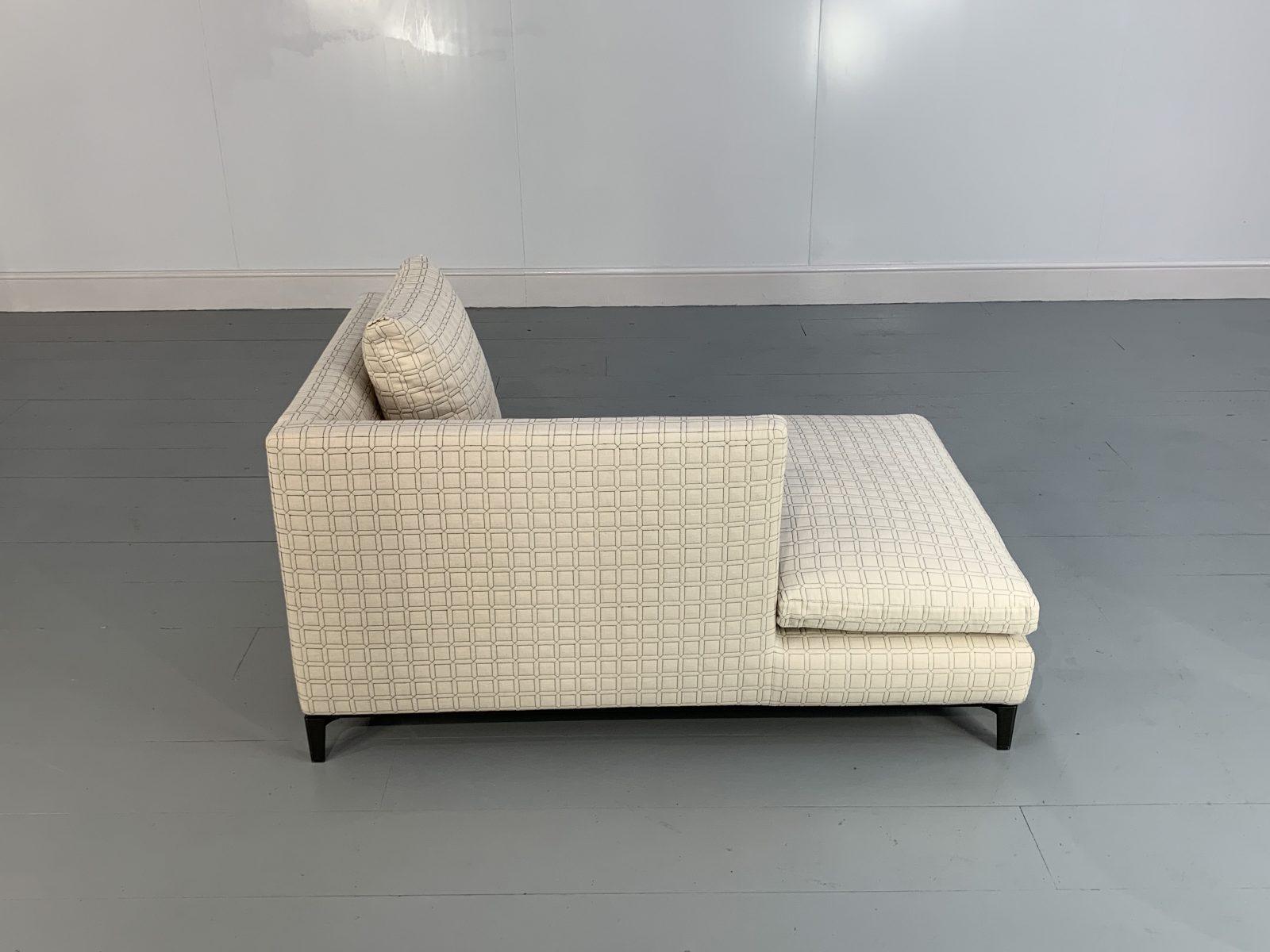 Superb Pair of Minotti “Andersen” Chaise Sofas Daybed in Geometric Linen Fabric For Sale 4