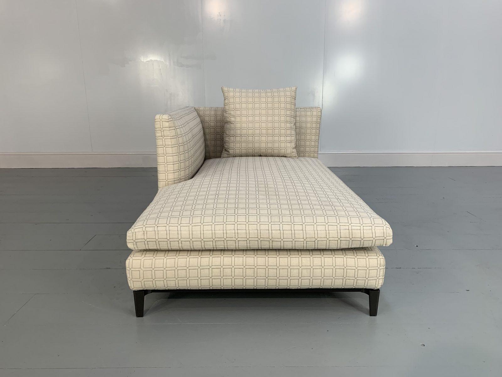 Superb Pair of Minotti “Andersen” Chaise Sofas Daybed in Geometric Linen Fabric For Sale 2