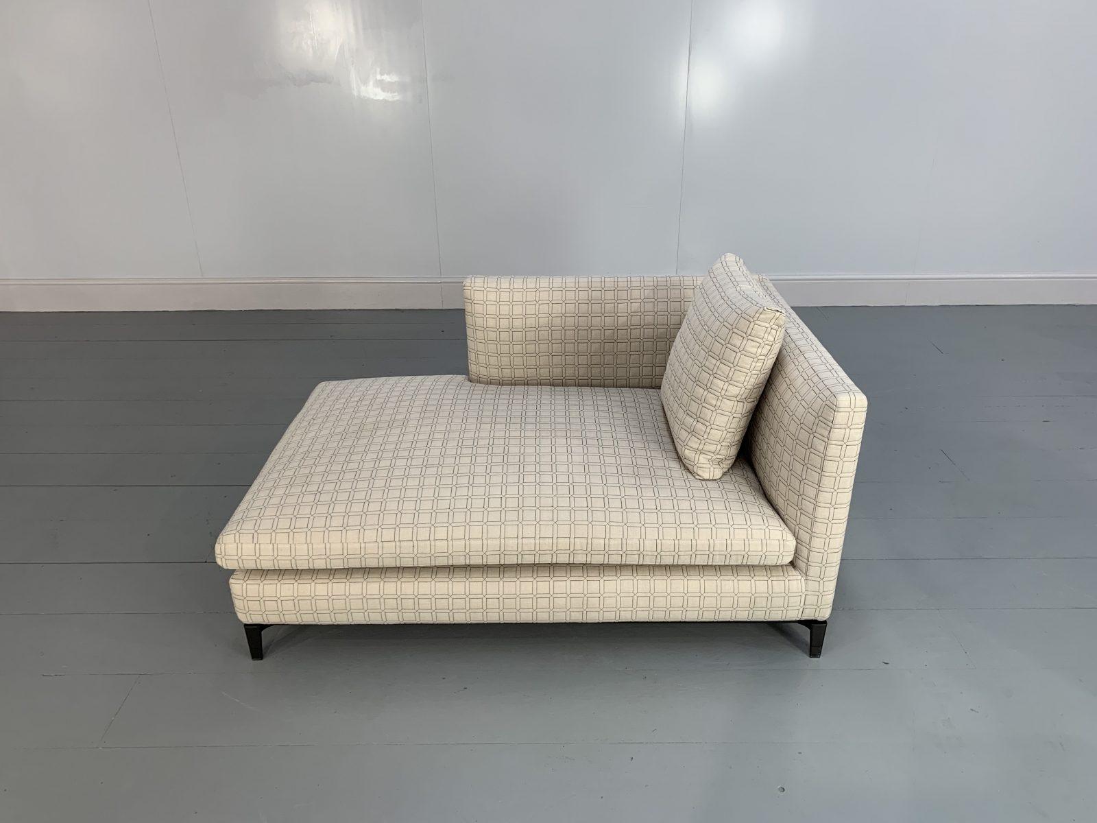 Superb Pair of Minotti “Andersen” Chaise Sofas Daybed in Geometric Linen Fabric For Sale 5