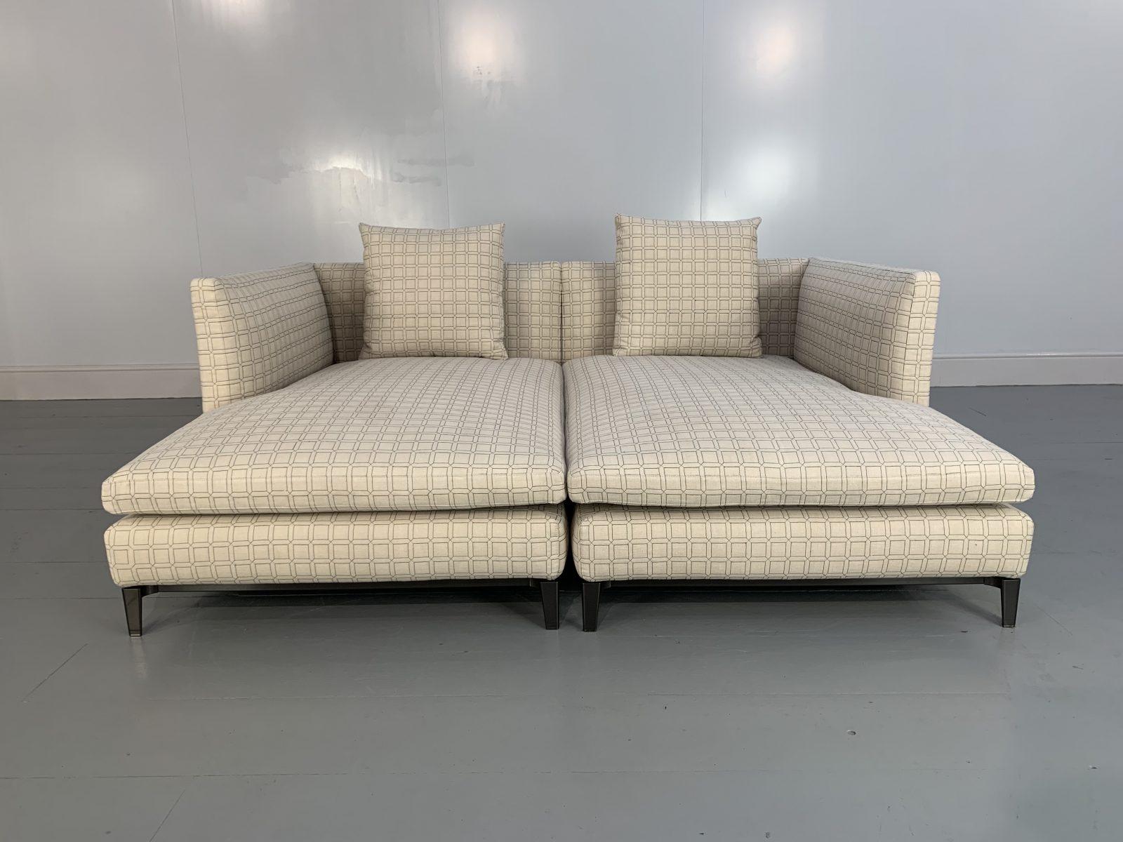 Modern Superb Pair of Minotti “Andersen” Chaise Sofas Daybed in Geometric Linen Fabric For Sale