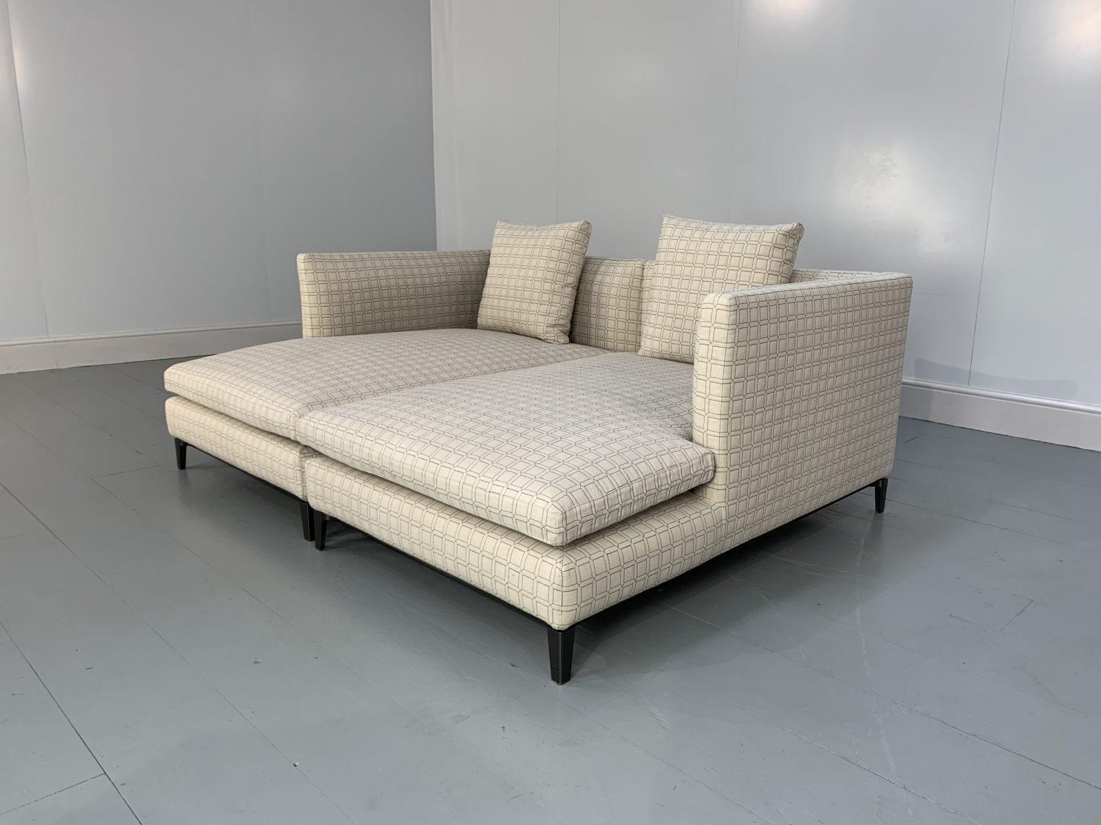 Hand-Crafted Superb Pair of Minotti “Andersen” Chaise Sofas Daybed in Geometric Linen Fabric For Sale