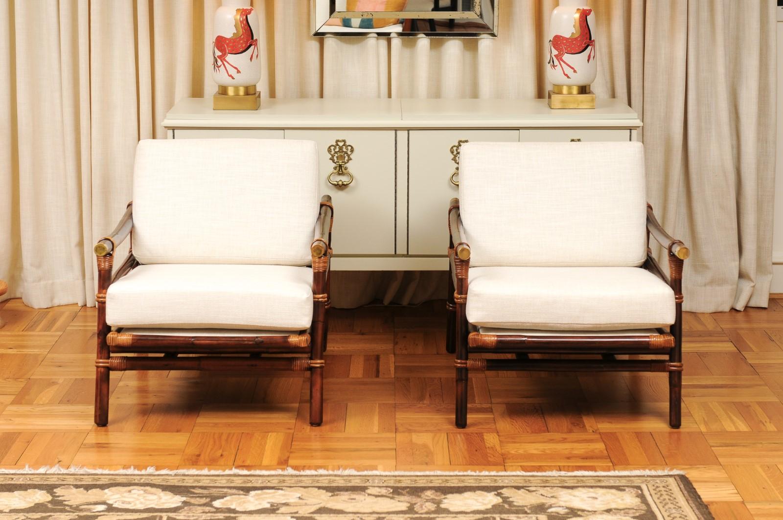 Superbe paire de fauteuils de salon en rotin, canne et laiton de John Wisner pour Ficks Reed Excellent état - En vente à Atlanta, GA