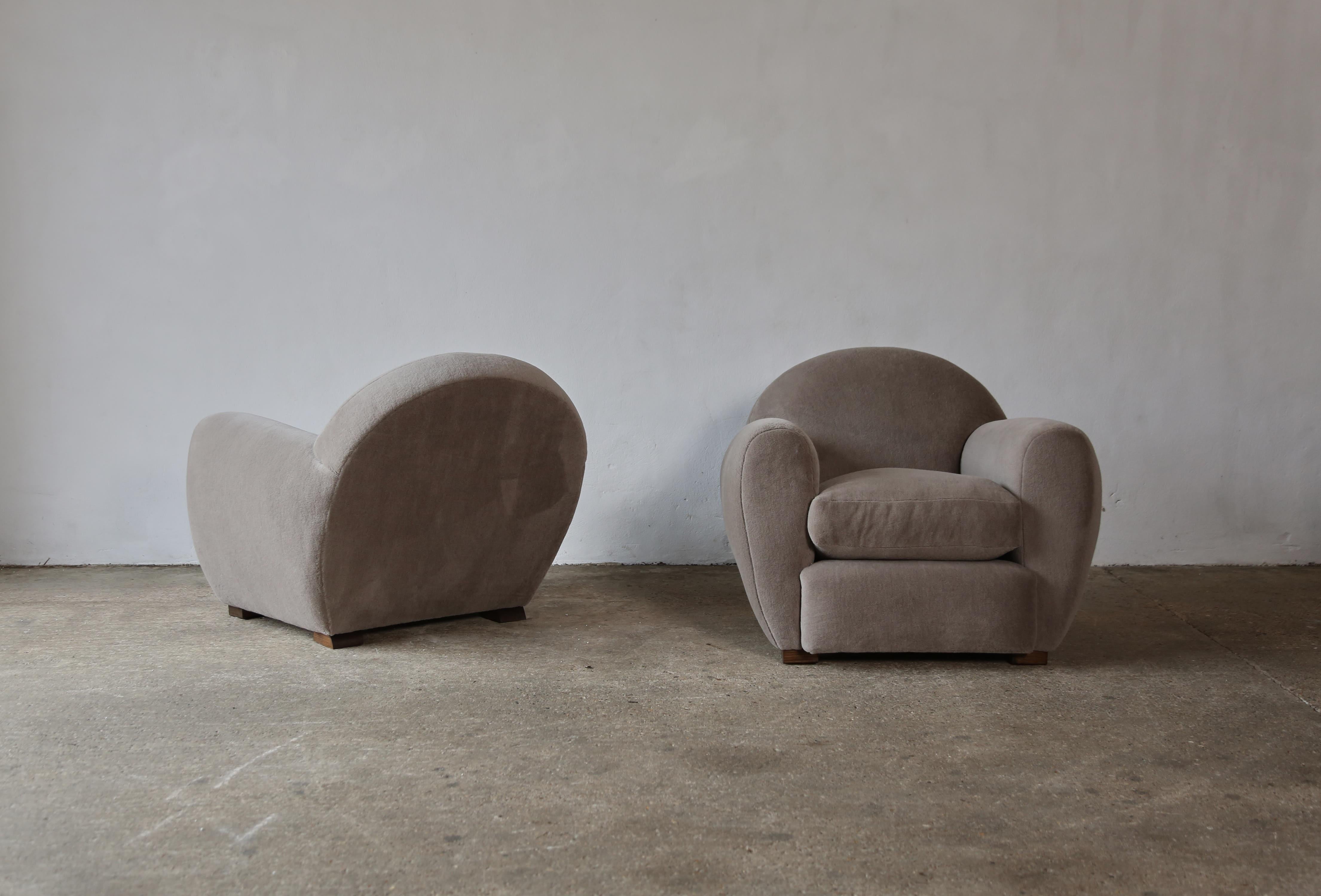 Superb Pair of Round Club Chairs, Upholstered in Pure Alpaca For Sale 4