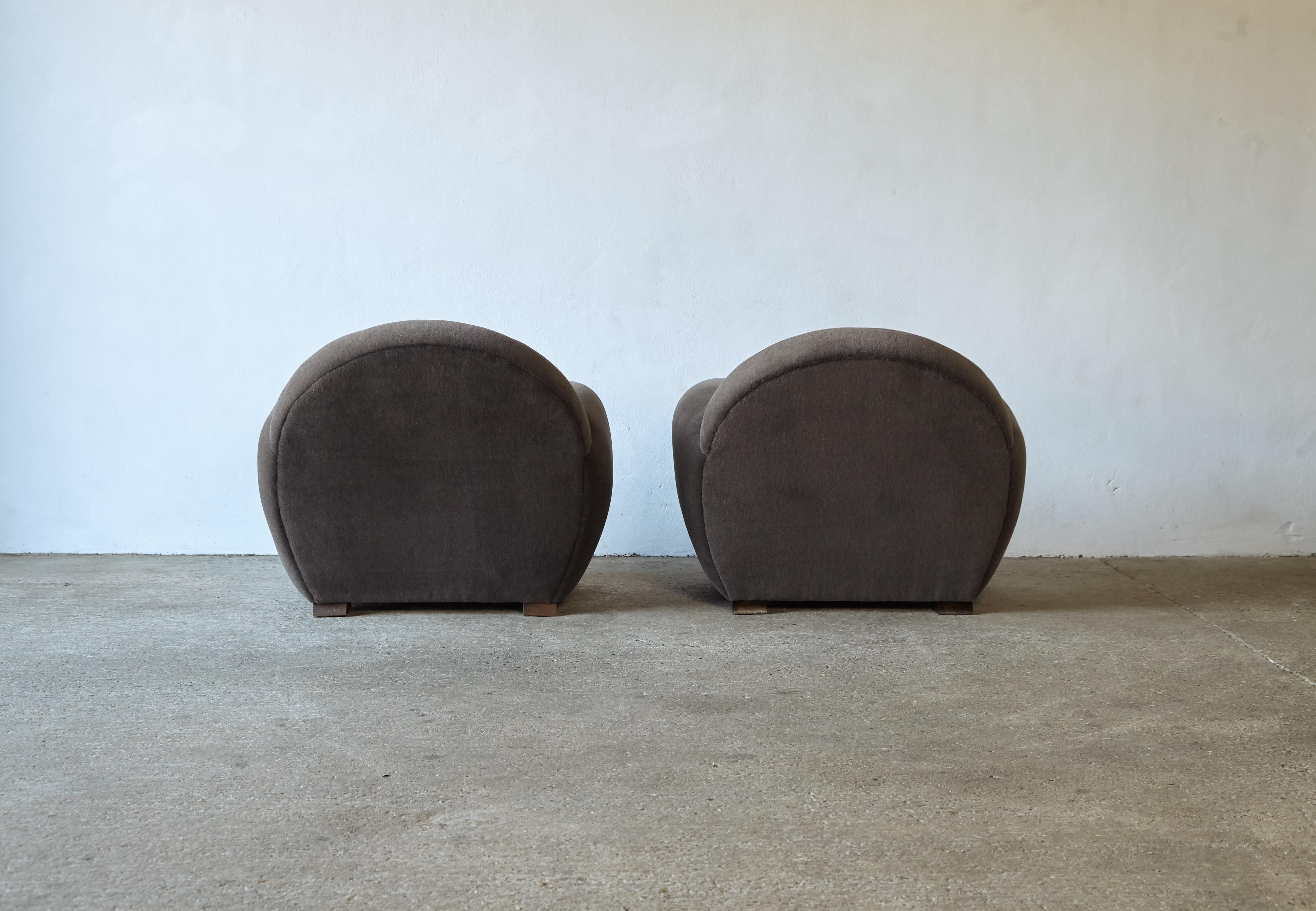 Superb Pair of Round Club Chairs, Upholstered in Pure Alpaca 7