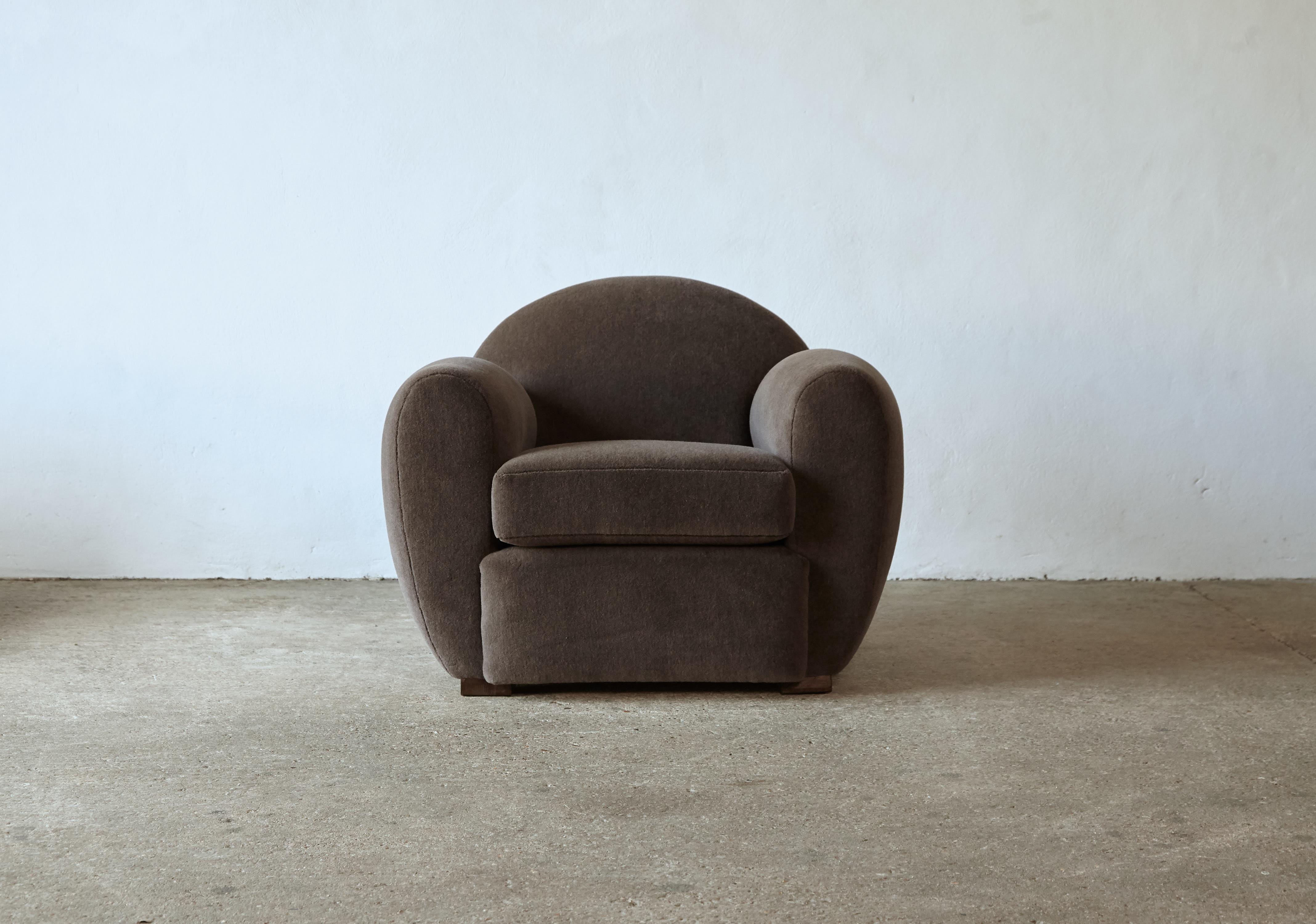 Superb Pair of Round Club Chairs, Upholstered in Pure Alpaca 10