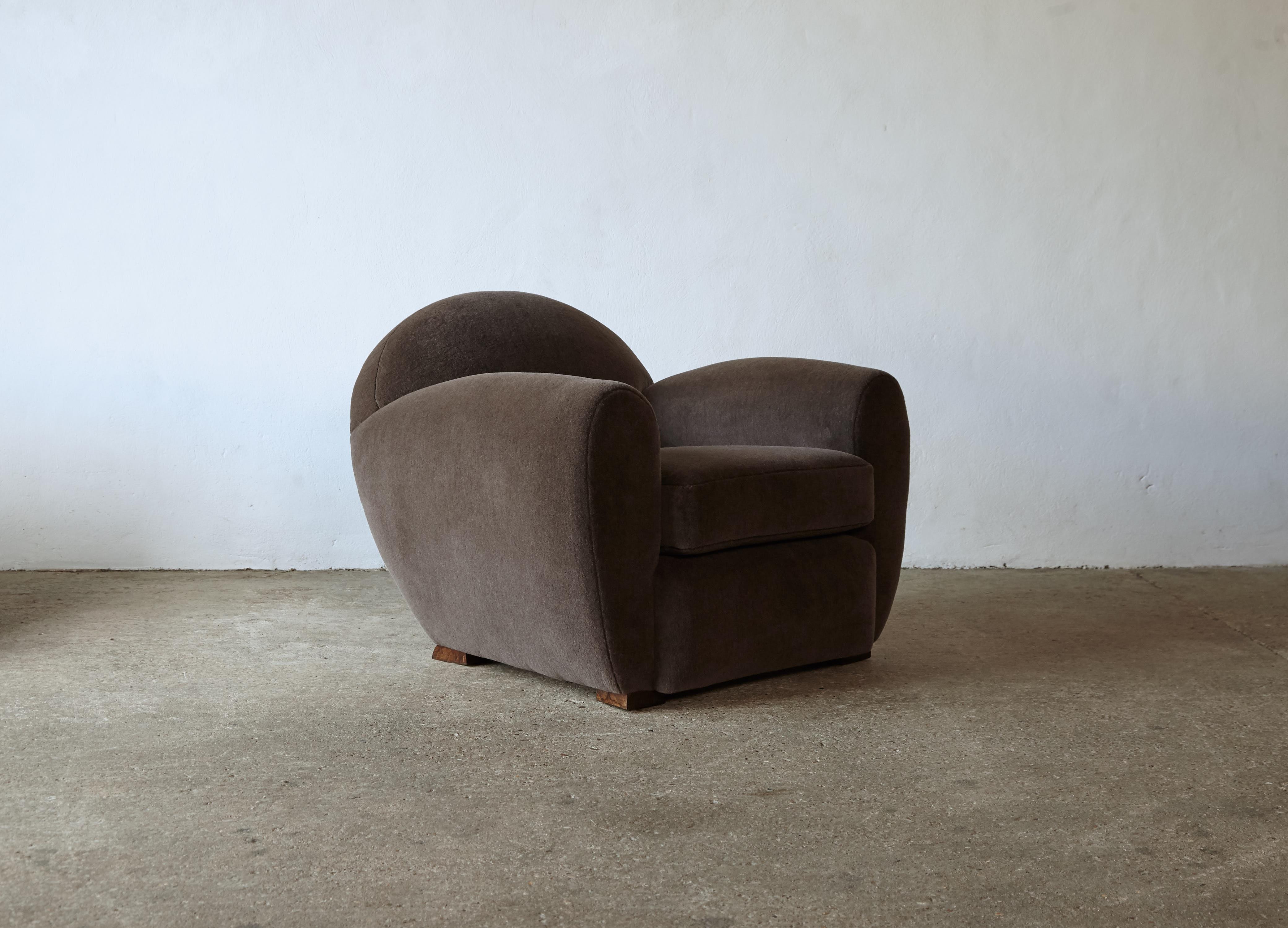 Superb Pair of Round Club Chairs, Upholstered in Pure Alpaca 11