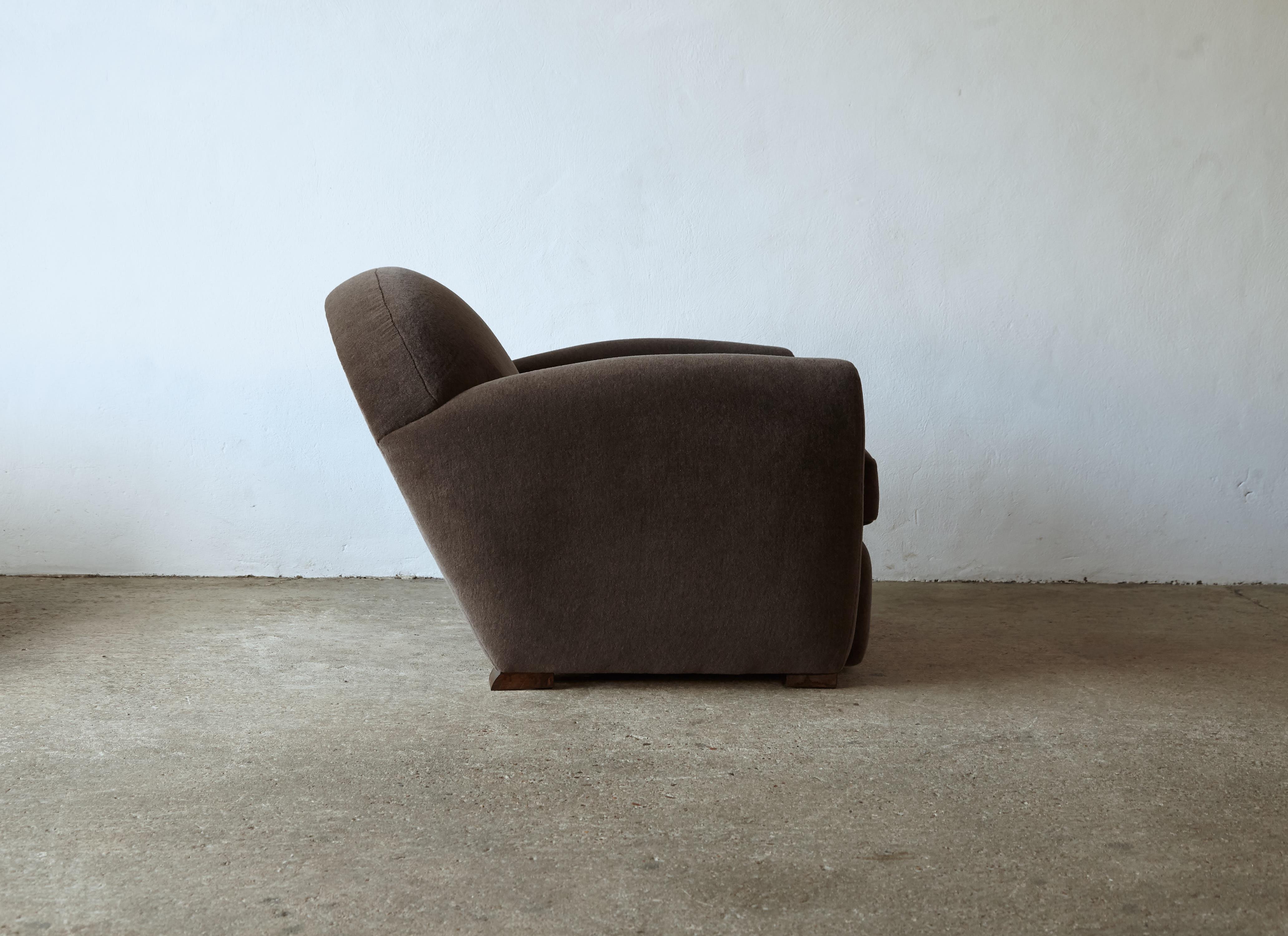 Superb Pair of Round Club Chairs, Upholstered in Pure Alpaca 12