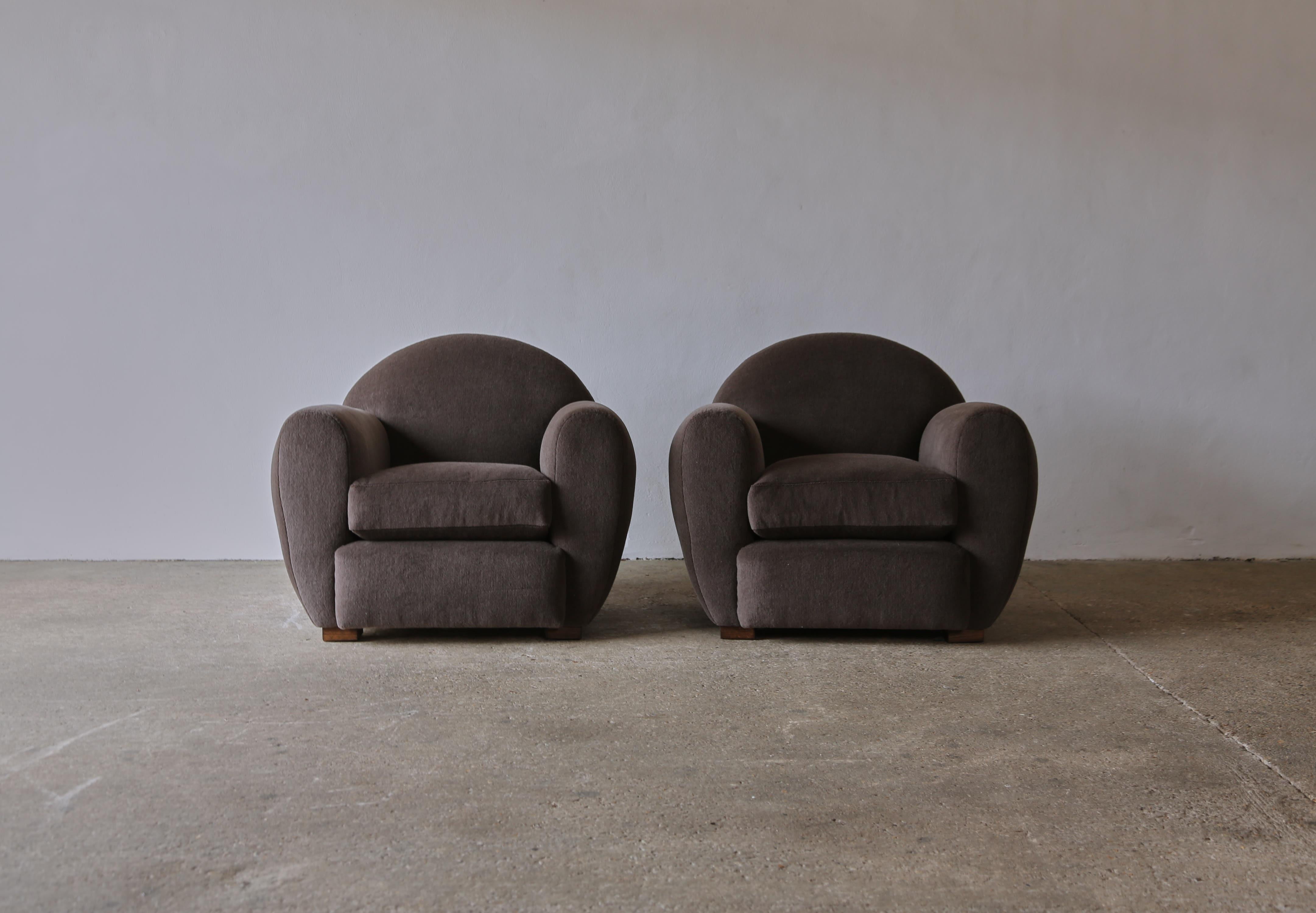 Art Deco Superb Pair of Round Club Chairs, Upholstered in Pure Alpaca For Sale