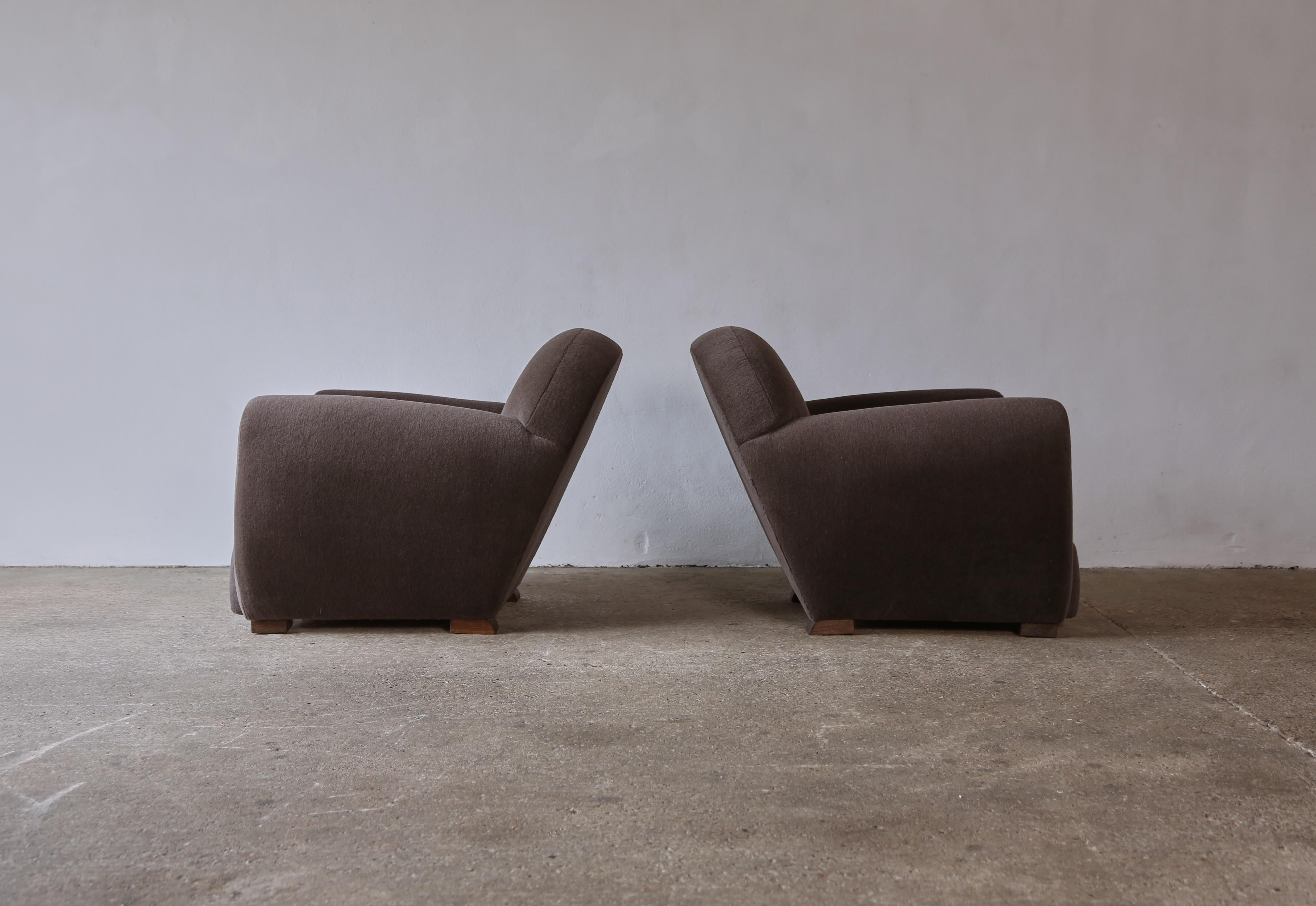 British Superb Pair of Round Club Chairs, Upholstered in Pure Alpaca For Sale