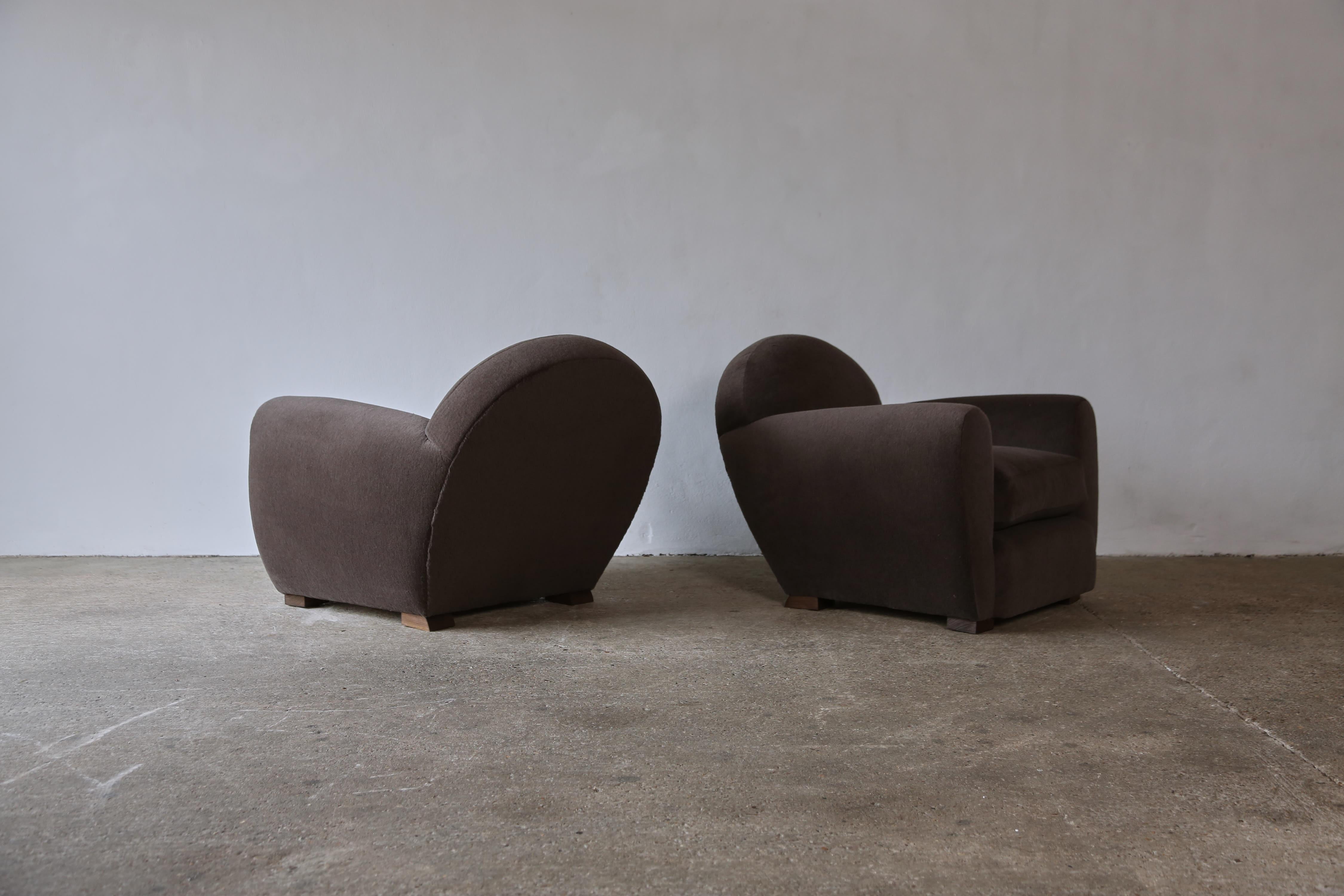 XXIe siècle et contemporain Superbe paire de fauteuils club ronds, tapissés en pure alpaga en vente
