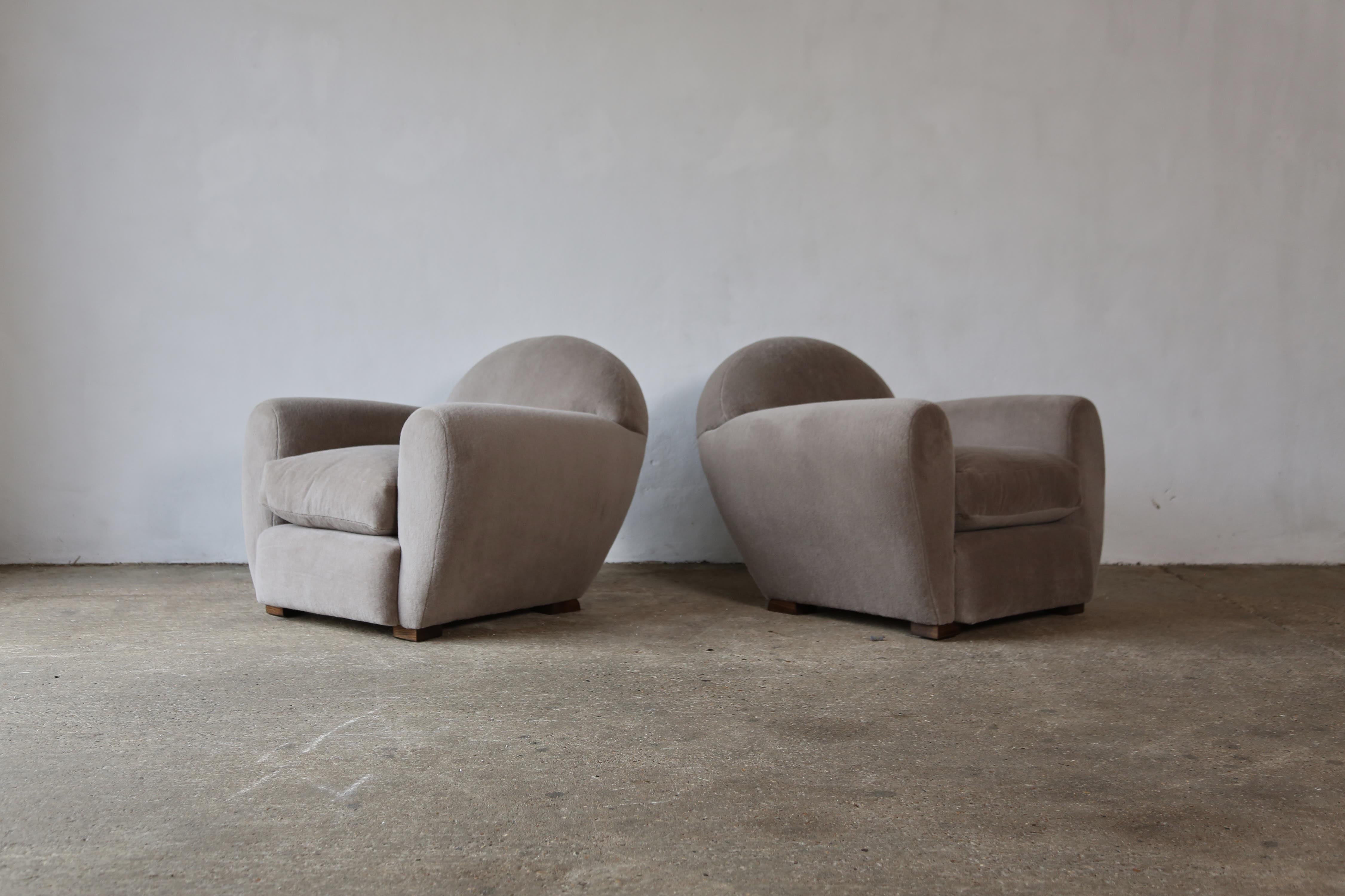 Contemporary Superb Pair of Round Club Chairs, Upholstered in Pure Alpaca For Sale
